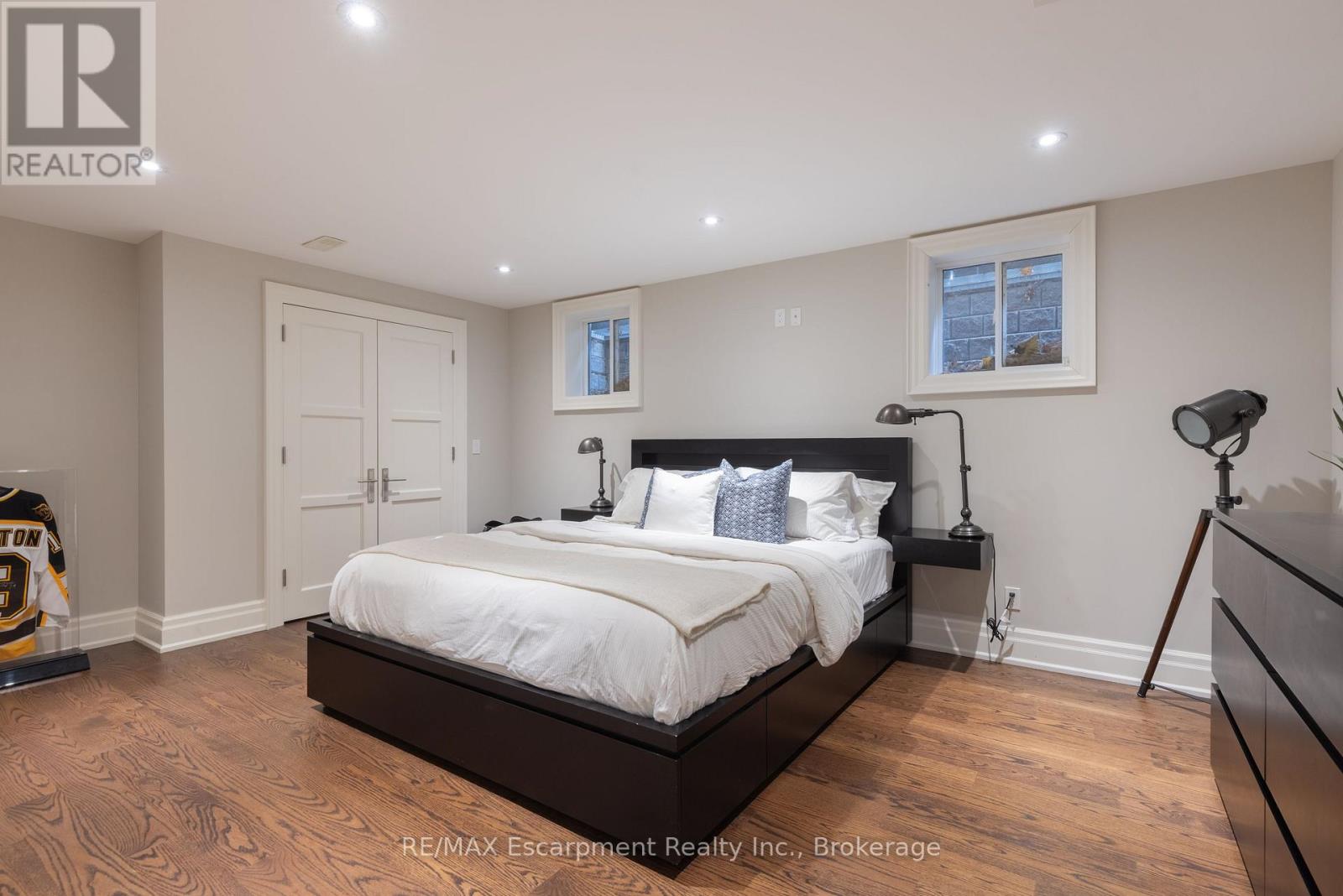 2469 Applewood Drive, Oakville, Ontario  L6L 1V7 - Photo 37 - W12823556