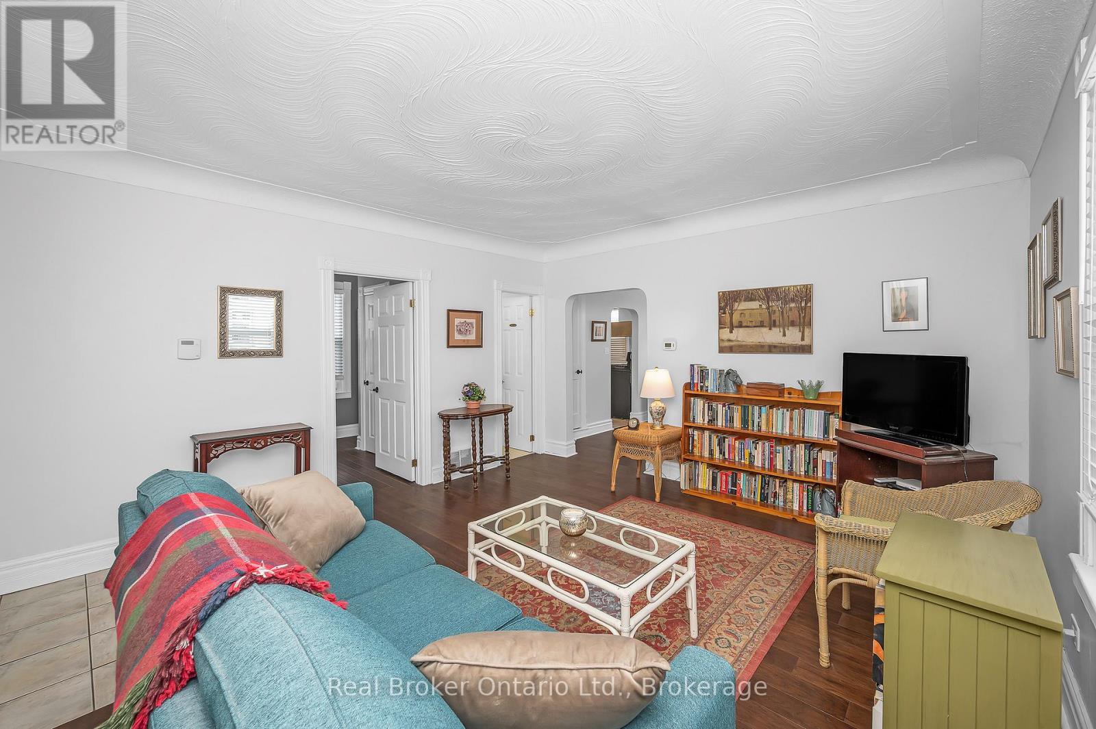 15 Maple Avenue, Hamilton, Ontario  L8G 2P1 - Photo 4 - X12823506