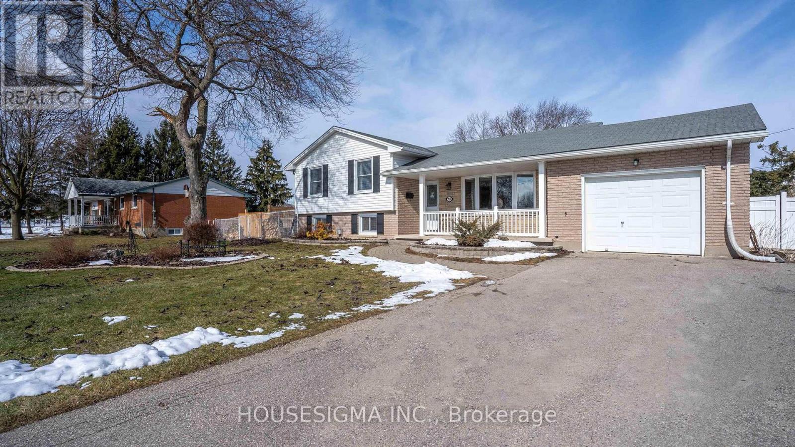 78 Peter Street, Central Elgin, Ontario  N5R 5A8 - Photo 2 - X12823398