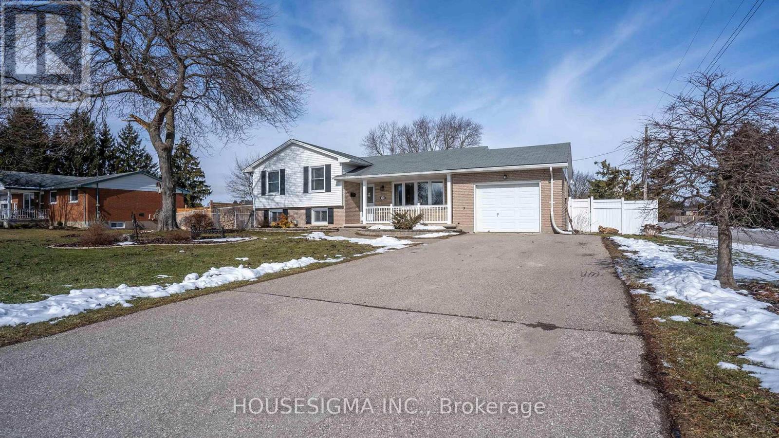 78 Peter Street, Central Elgin, Ontario  N5R 5A8 - Photo 4 - X12823398