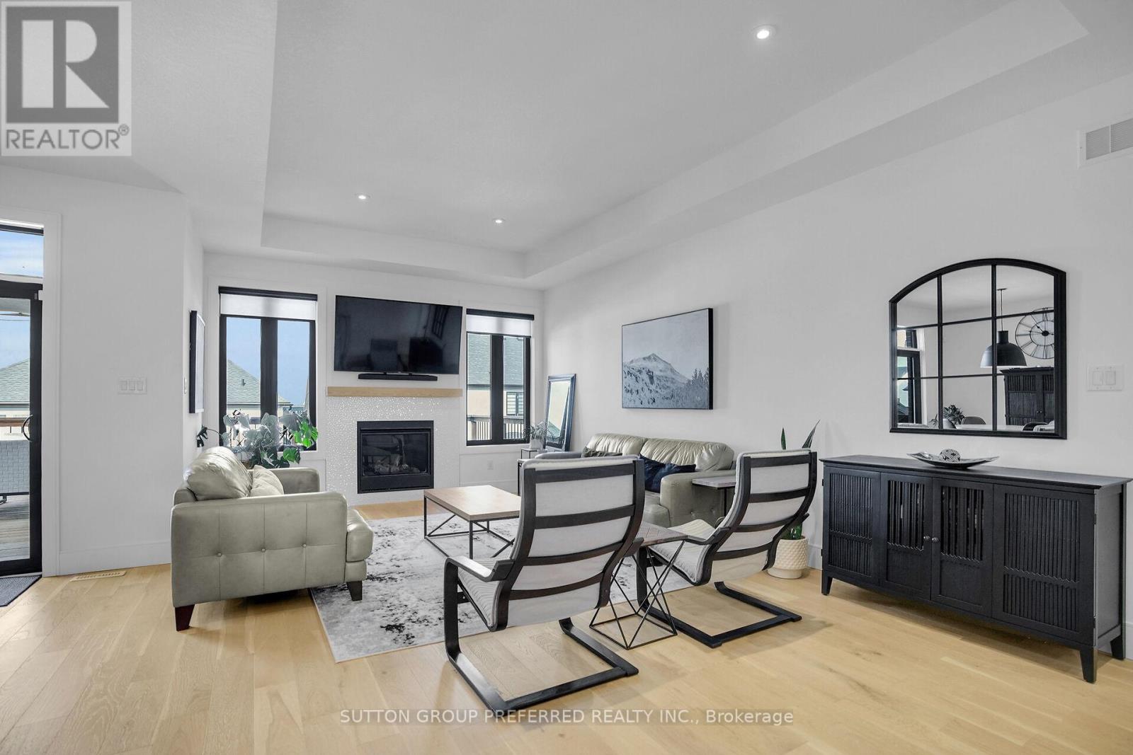 1928 Trailsway Drive, London South, Ontario  N6K 0K7 - Photo 7 - X12823476