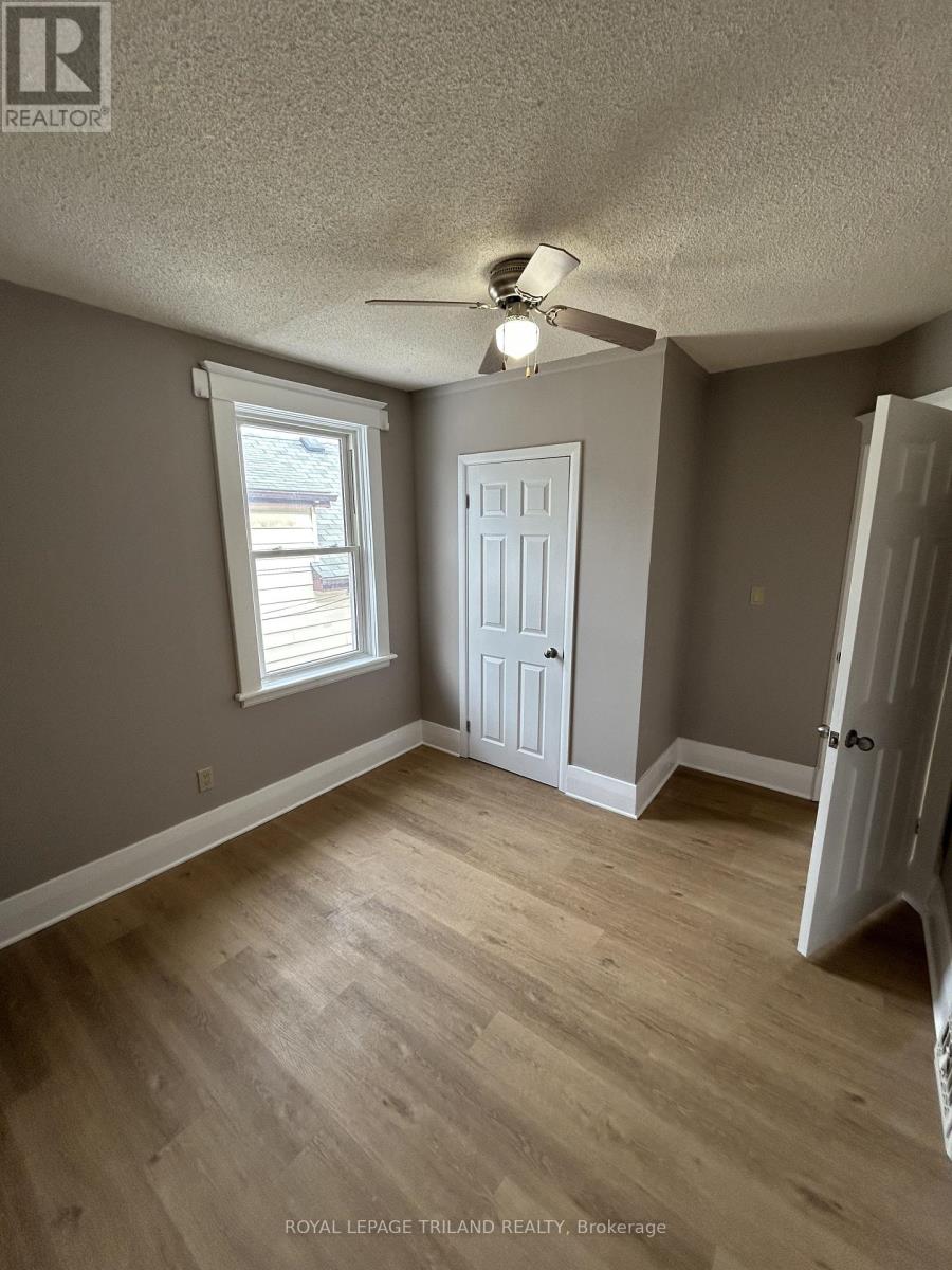 Upper - 7 Mackay Avenue, London South, Ontario  N6J 2T5 - Photo 6 - X12823584