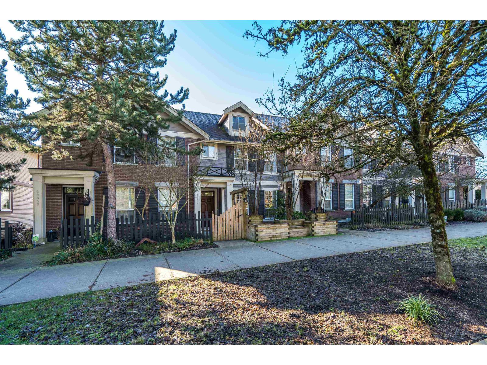 20854 72 Avenue, Langley, British Columbia  V2Y 0J1 - Photo 2 - R3093437