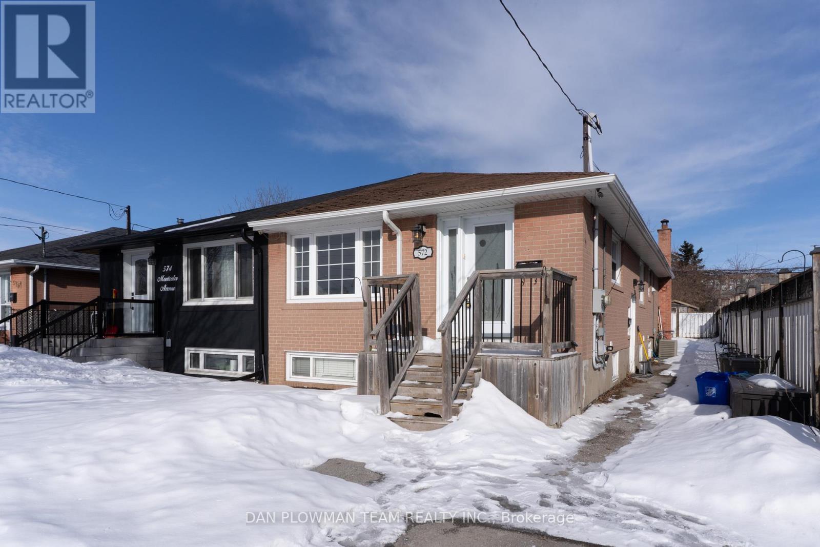 572 MONTCALM AVENUE, Oshawa, Ontario