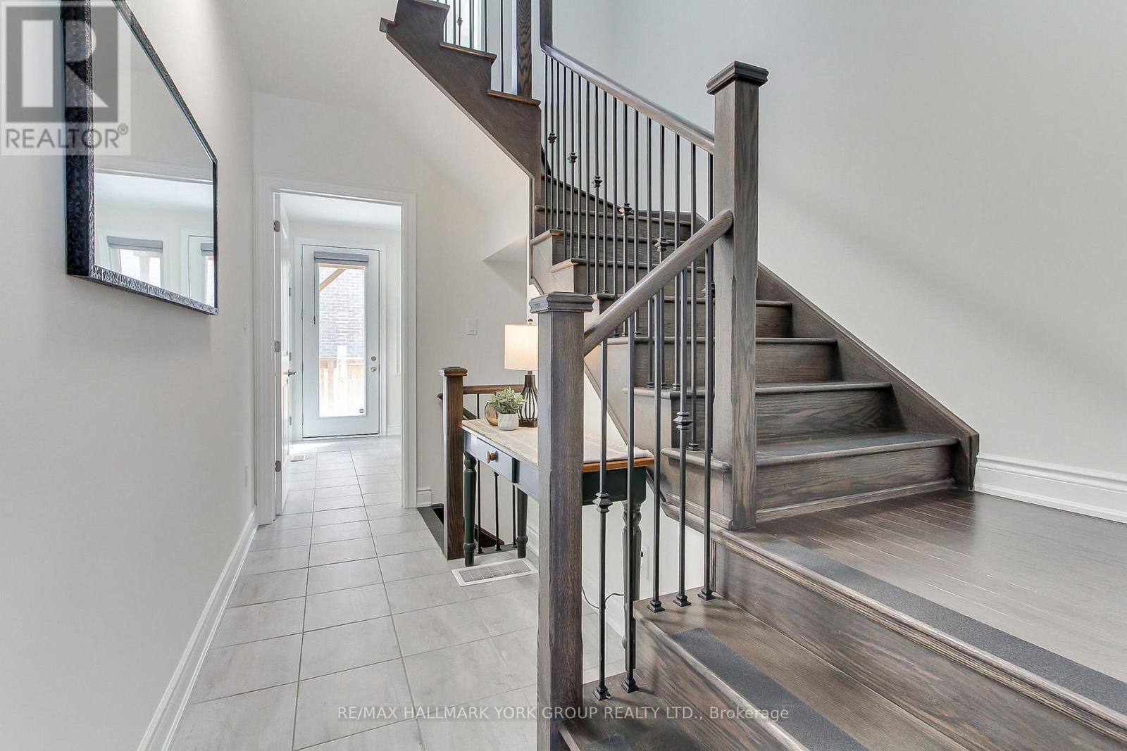 534 New England Court, Newmarket, Ontario  L3X 0M6 - Photo 9 - N12823568