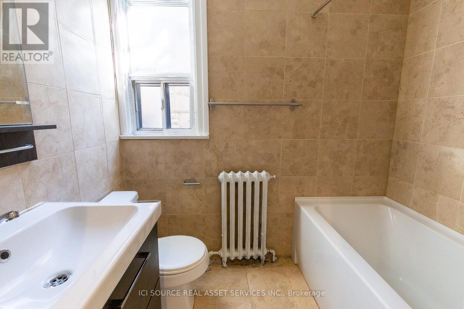 C - 253 Lakeshore Road E, Mississauga, Ontario  L5G 1G8 - Photo 8 - W12817886