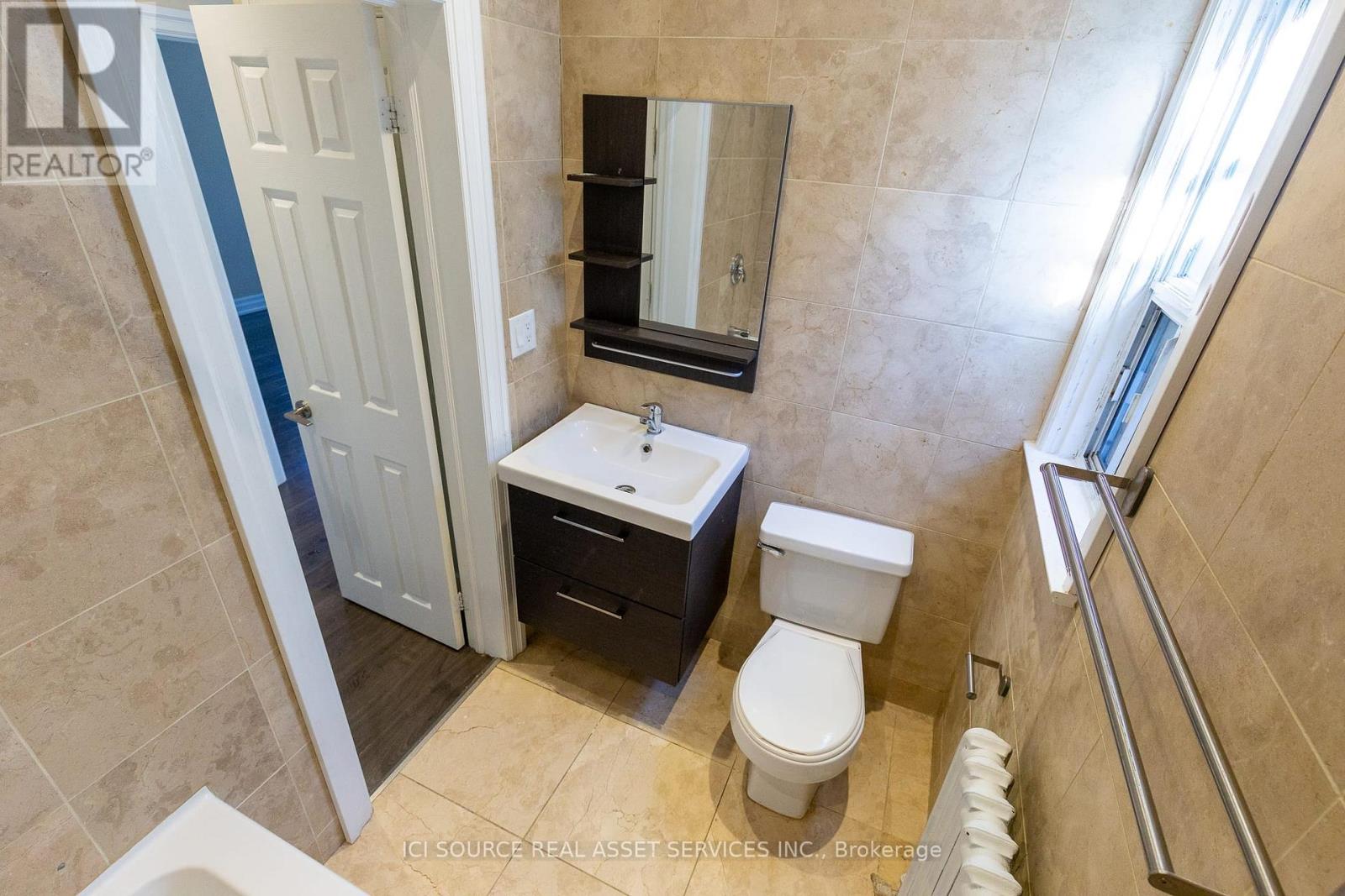 C - 253 Lakeshore Road E, Mississauga, Ontario  L5G 1G8 - Photo 9 - W12817886