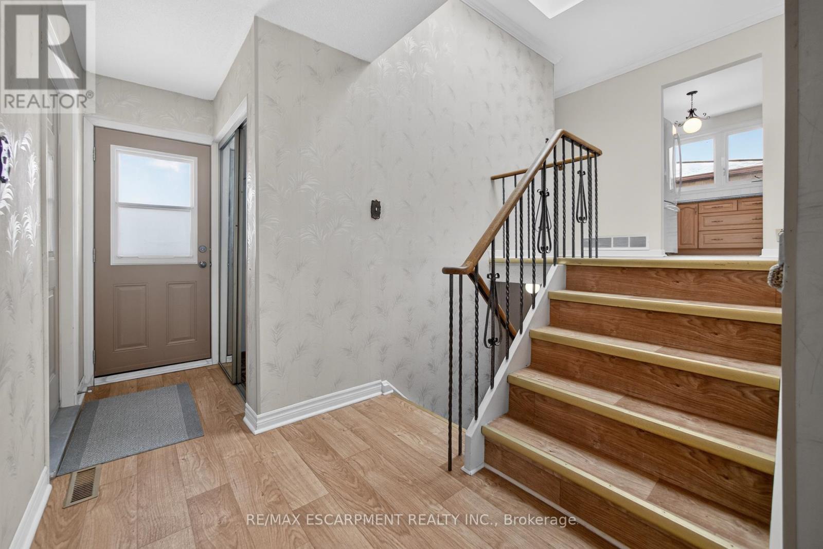 305 Pinegrove Road, Oakville, Ontario  L6K 3P8 - Photo 10 - W12823378