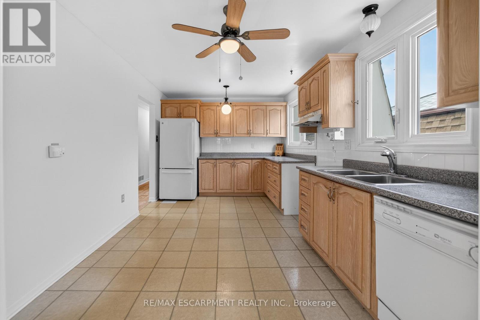 305 Pinegrove Road, Oakville, Ontario  L6K 3P8 - Photo 18 - W12823378