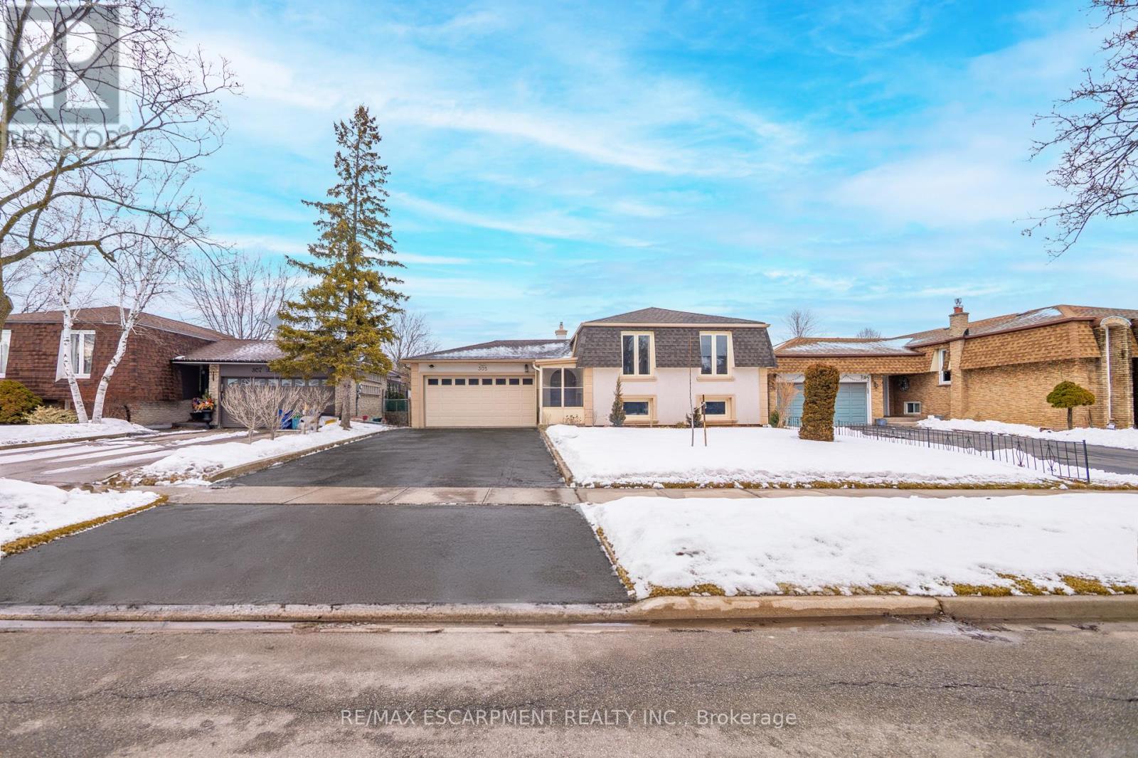 305 Pinegrove Road, Oakville, Ontario  L6K 3P8 - Photo 2 - W12823378