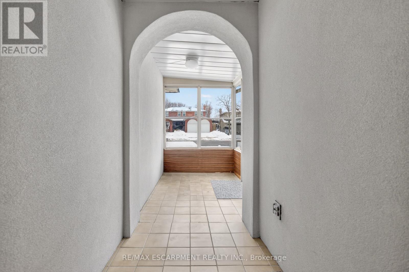 305 Pinegrove Road, Oakville, Ontario  L6K 3P8 - Photo 8 - W12823378