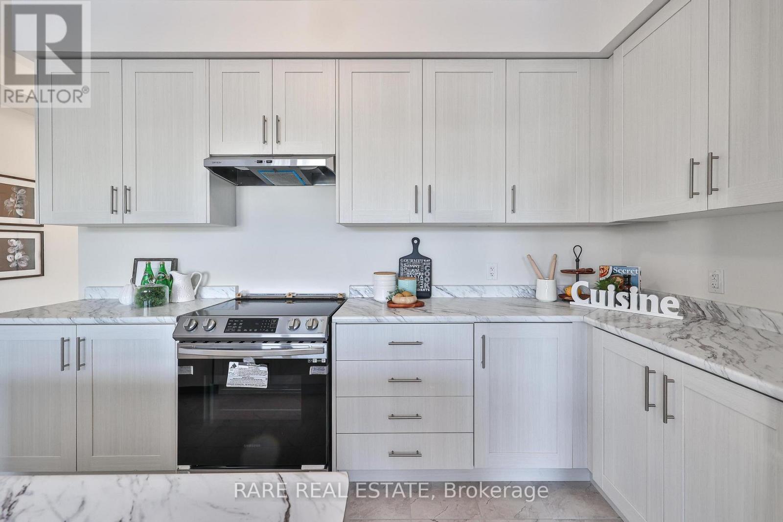 6 Tarmola Park Court, Toronto (Humber Summit), Ontario  M9L 0A6 - Photo 13 - W12823382