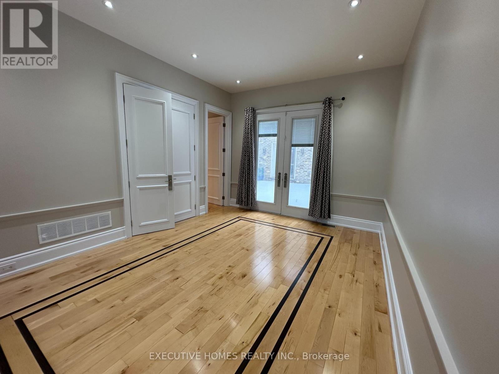 2613 Fifth Line W, Mississauga, Ontario  L5K 1V9 - Photo 5 - W12823392