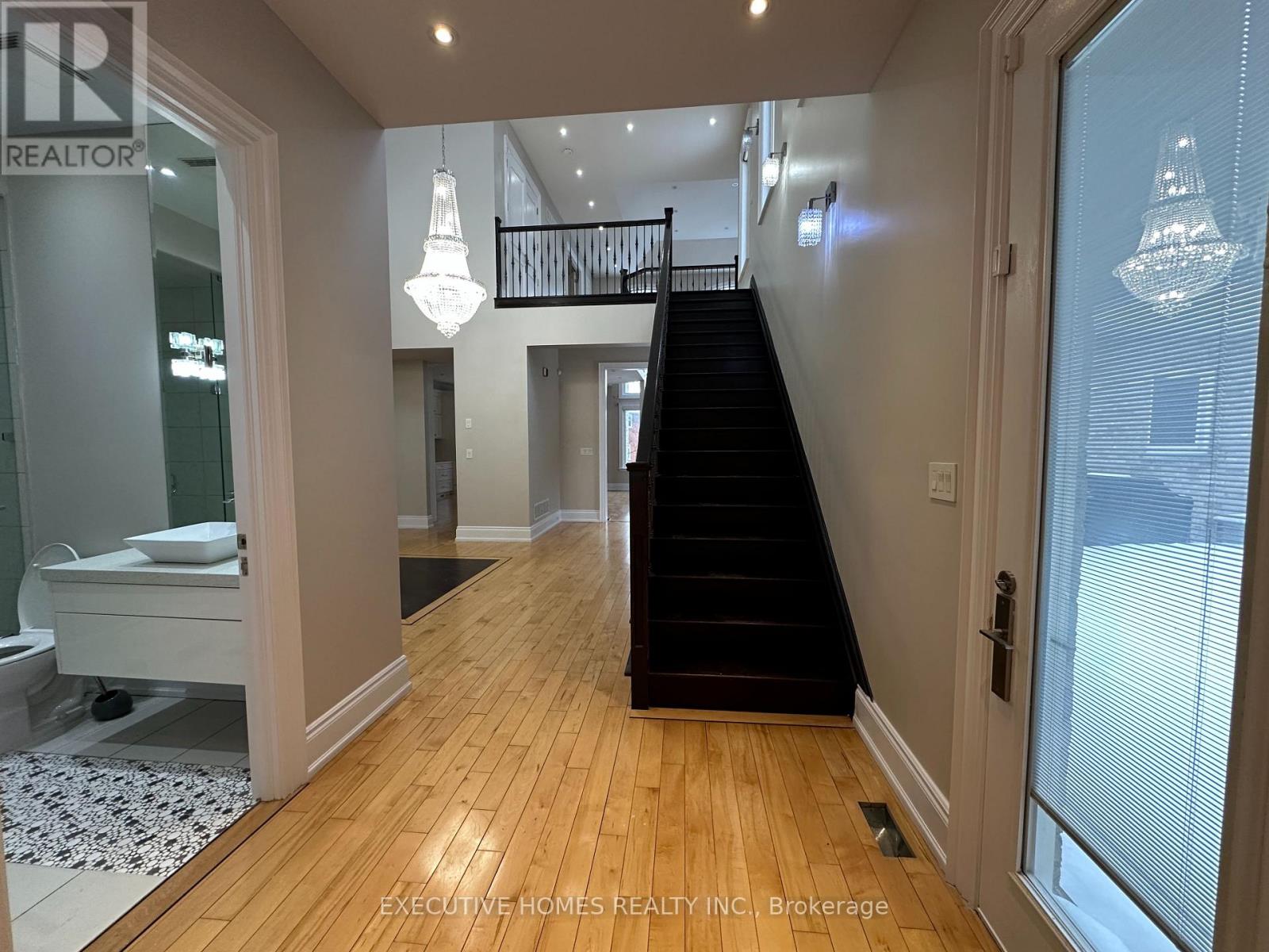 2613 Fifth Line W, Mississauga, Ontario  L5K 1V9 - Photo 6 - W12823392