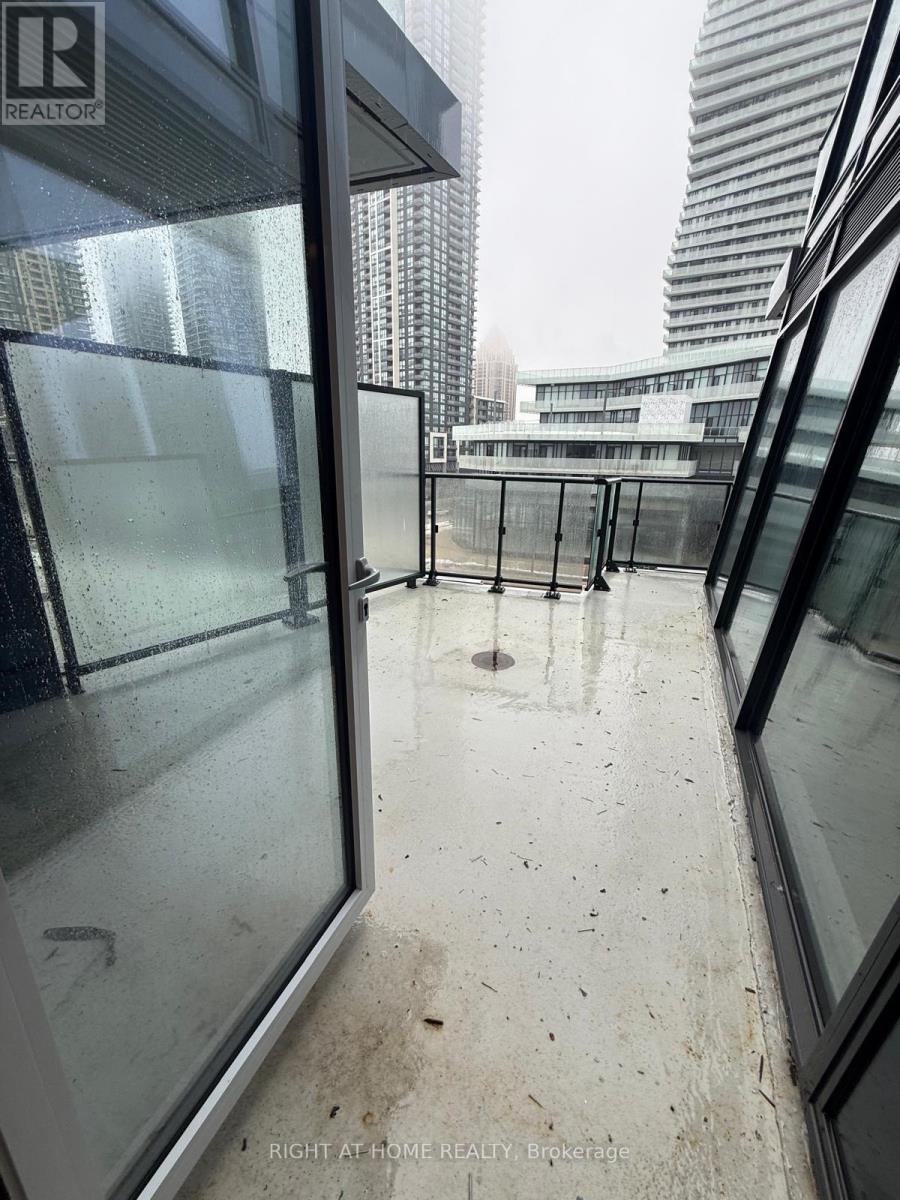 311 - 448 Burnhamthorpe Road W, Mississauga, Ontario  L5B 4M6 - Photo 10 - W12823424