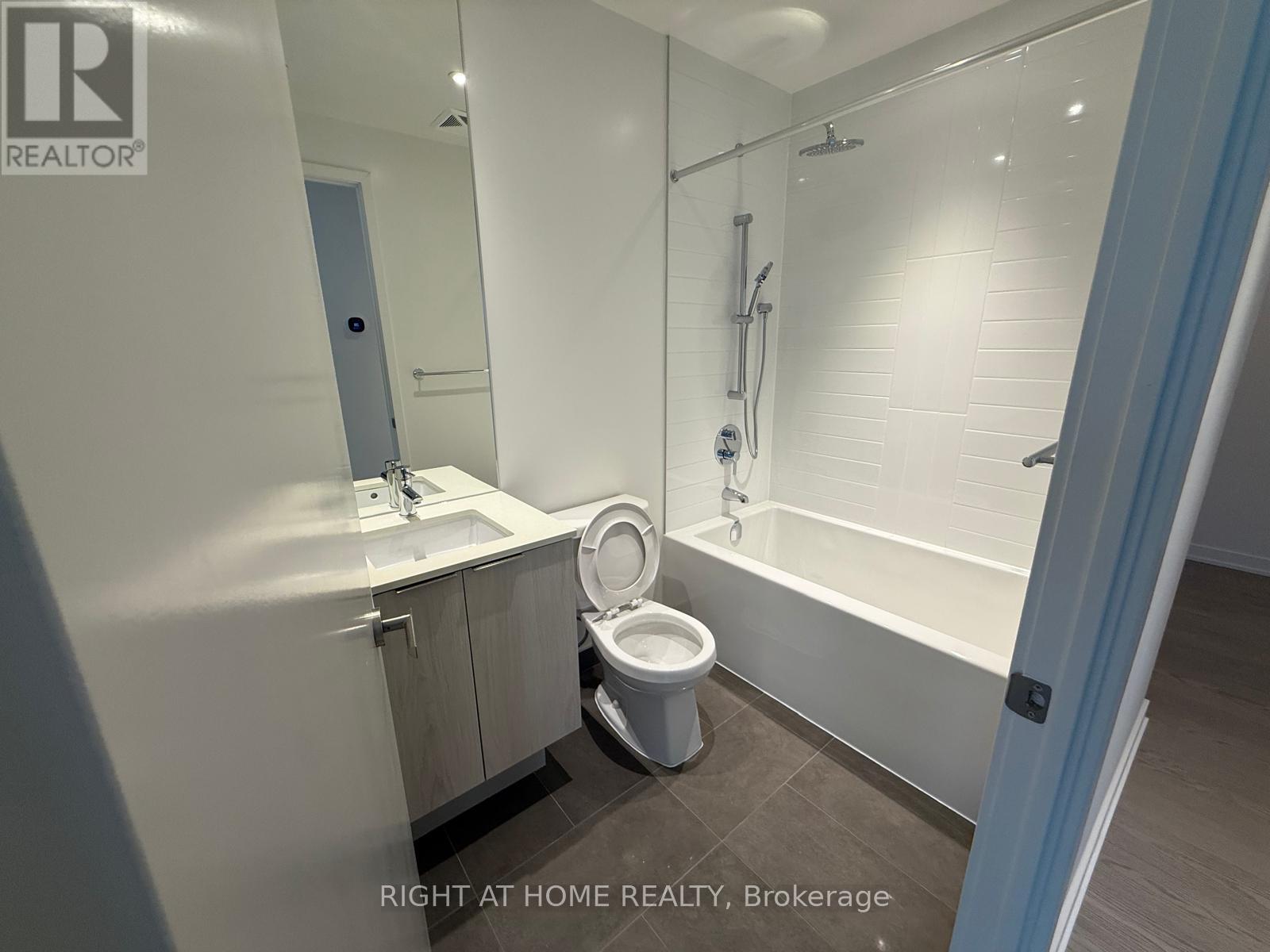 311 - 448 Burnhamthorpe Road W, Mississauga, Ontario  L5B 4M6 - Photo 15 - W12823424