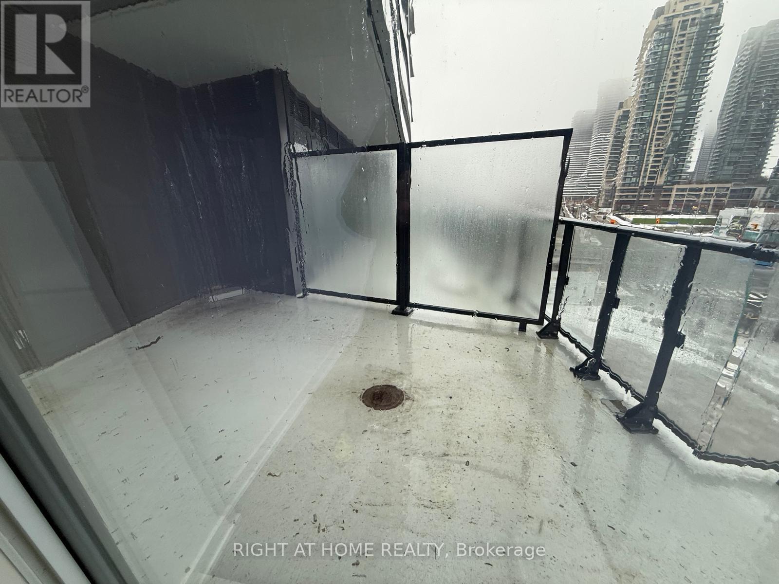 311 - 448 Burnhamthorpe Road W, Mississauga, Ontario  L5B 4M6 - Photo 18 - W12823424