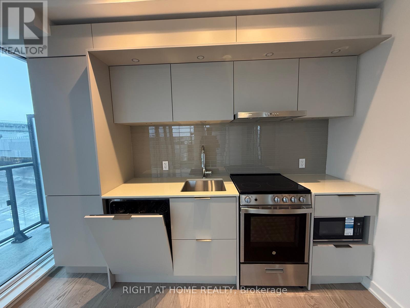 311 - 448 Burnhamthorpe Road W, Mississauga, Ontario  L5B 4M6 - Photo 23 - W12823424