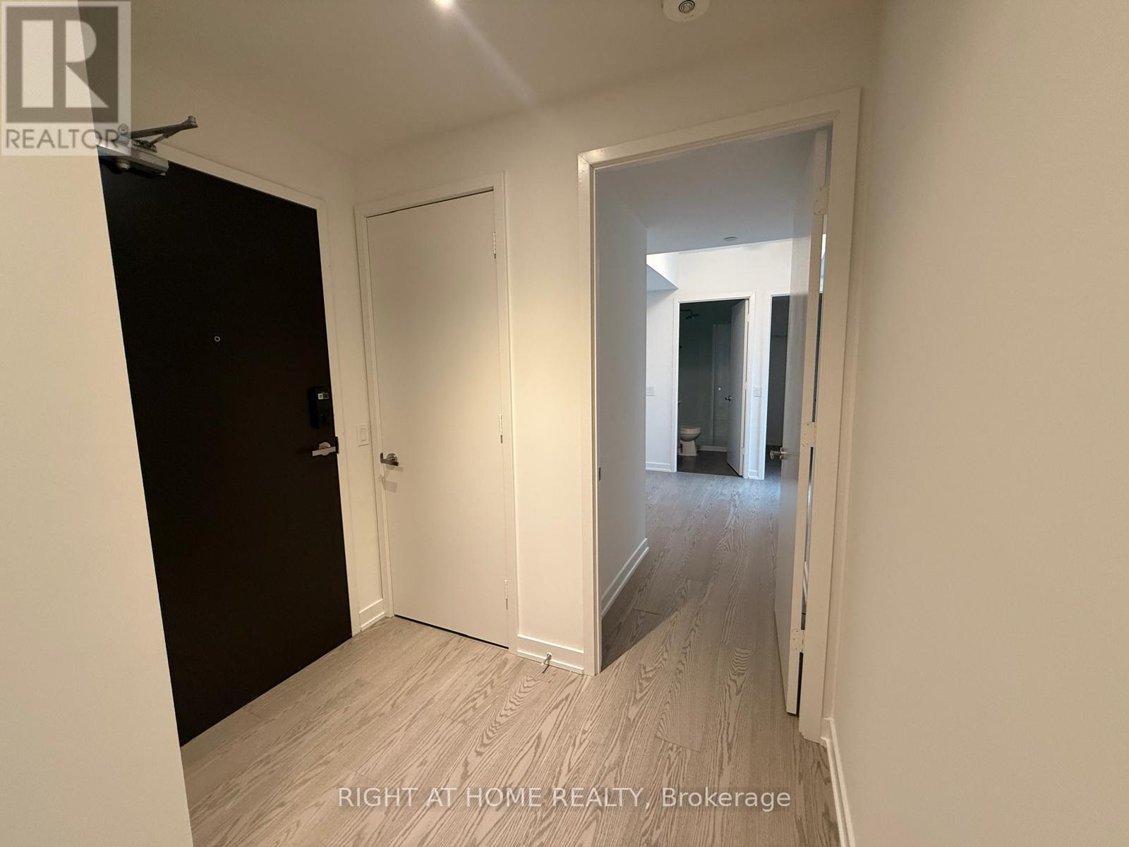 311 - 448 Burnhamthorpe Road W, Mississauga, Ontario  L5B 4M6 - Photo 5 - W12823424