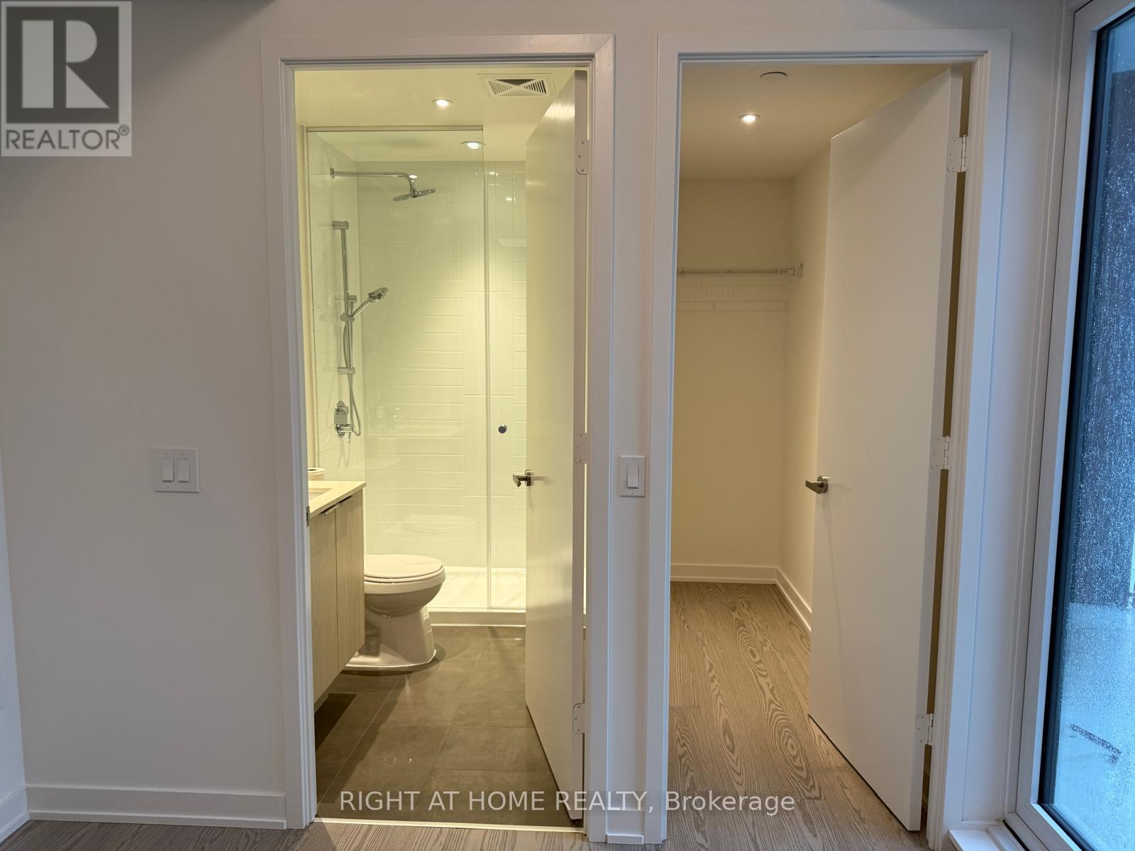 311 - 448 Burnhamthorpe Road W, Mississauga, Ontario  L5B 4M6 - Photo 6 - W12823424