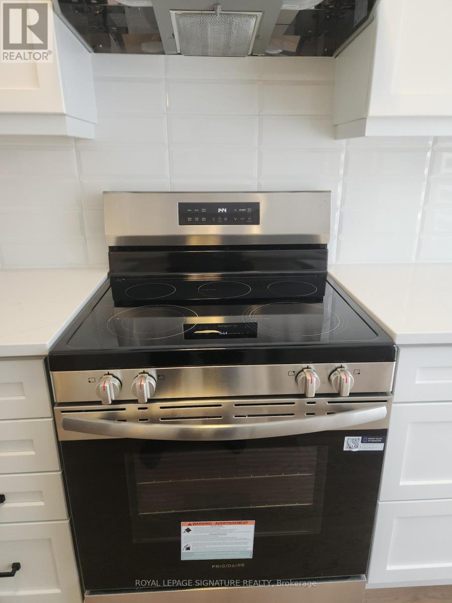 3218 Meadowridge Drive, Oakville, Ontario  L6H 8B4 - Photo 10 - W12823434