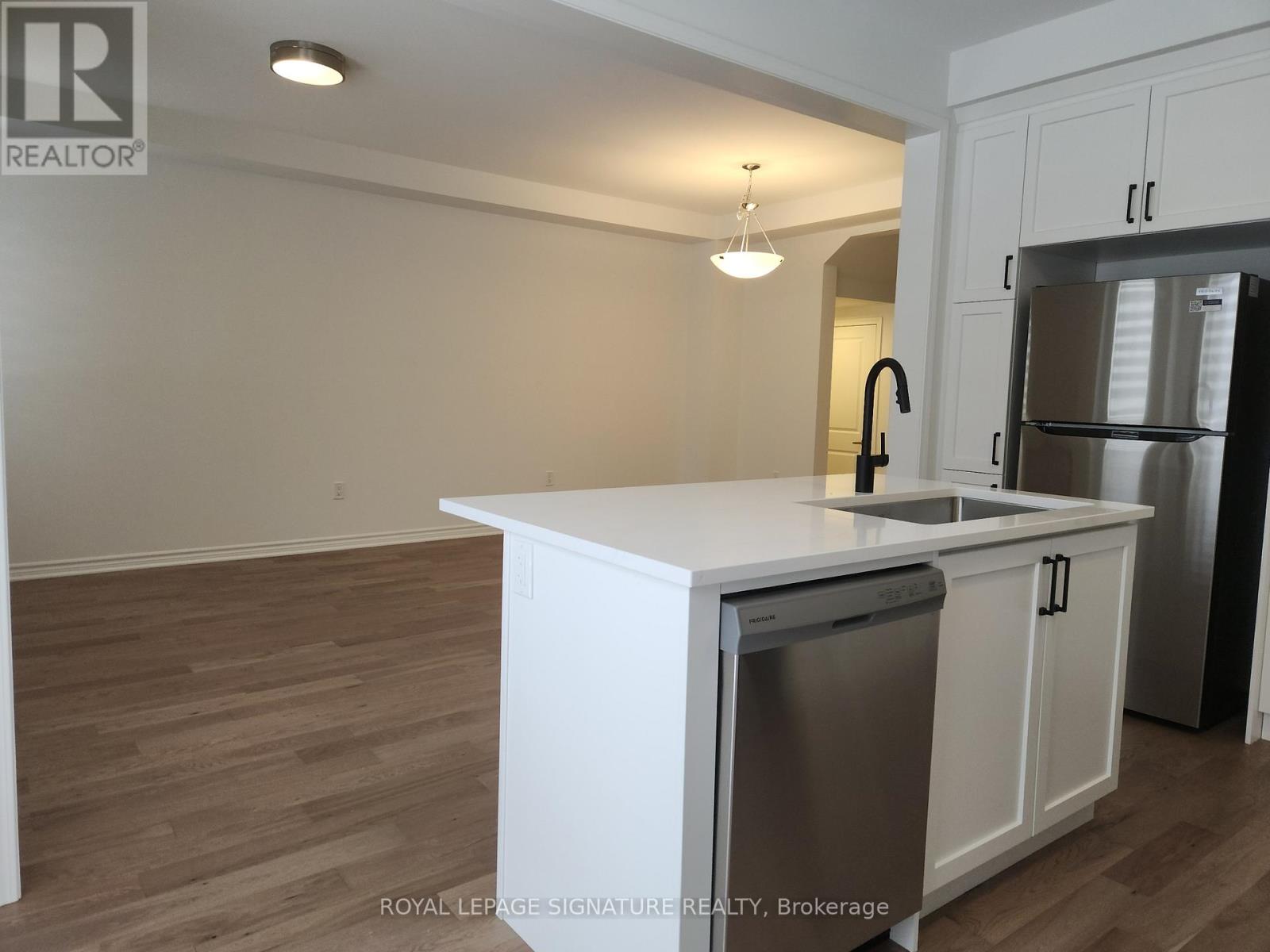 3218 Meadowridge Drive, Oakville, Ontario  L6H 8B4 - Photo 12 - W12823434