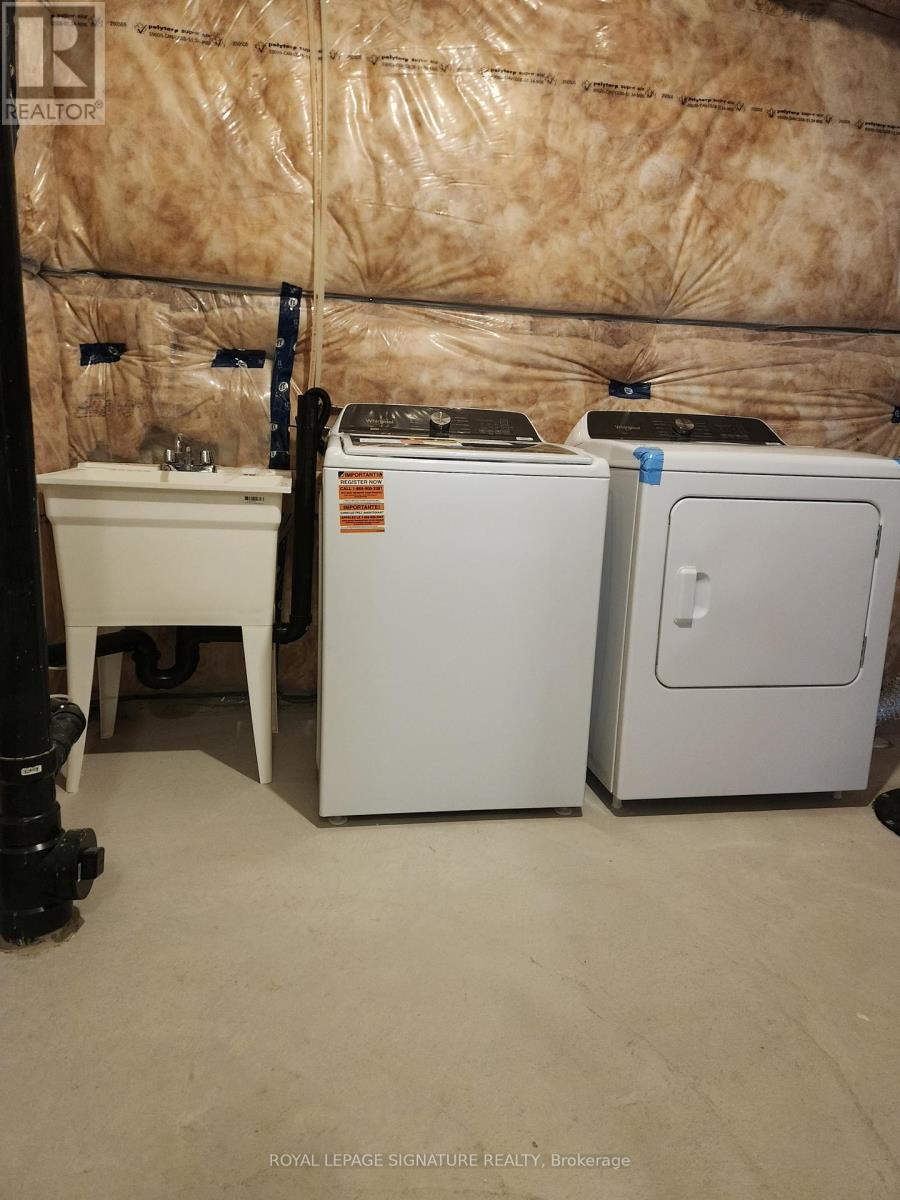 3218 Meadowridge Drive, Oakville, Ontario  L6H 8B4 - Photo 15 - W12823434