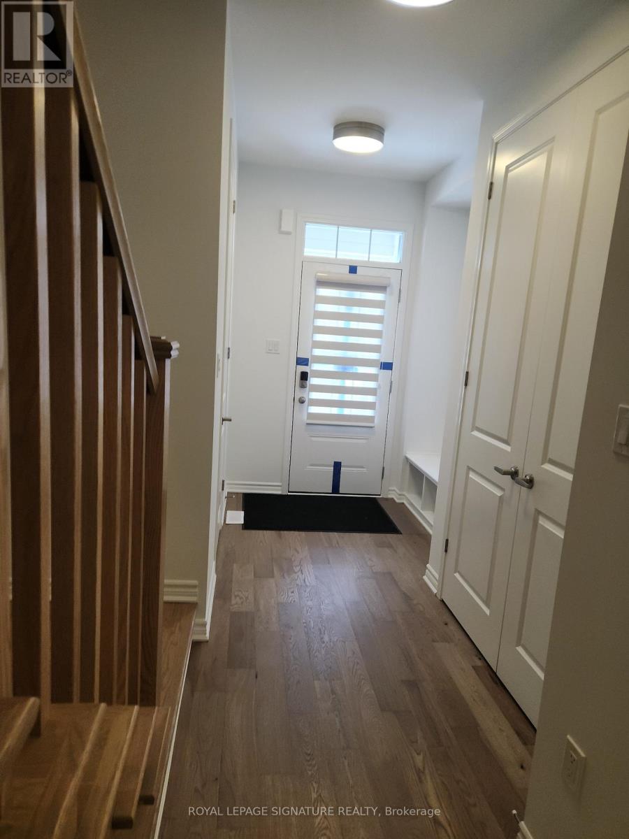 3218 Meadowridge Drive, Oakville, Ontario  L6H 8B4 - Photo 3 - W12823434