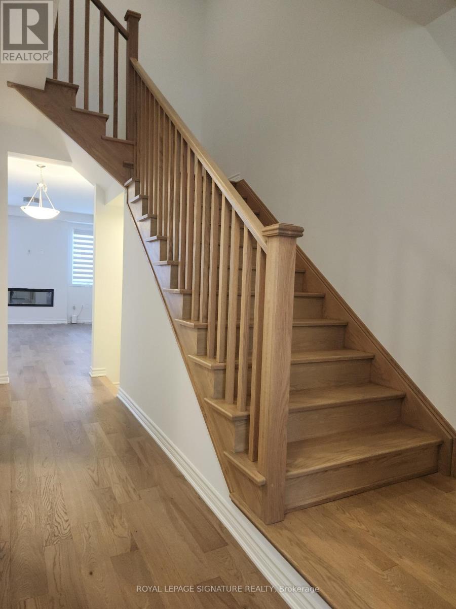 3218 Meadowridge Drive, Oakville, Ontario  L6H 8B4 - Photo 4 - W12823434