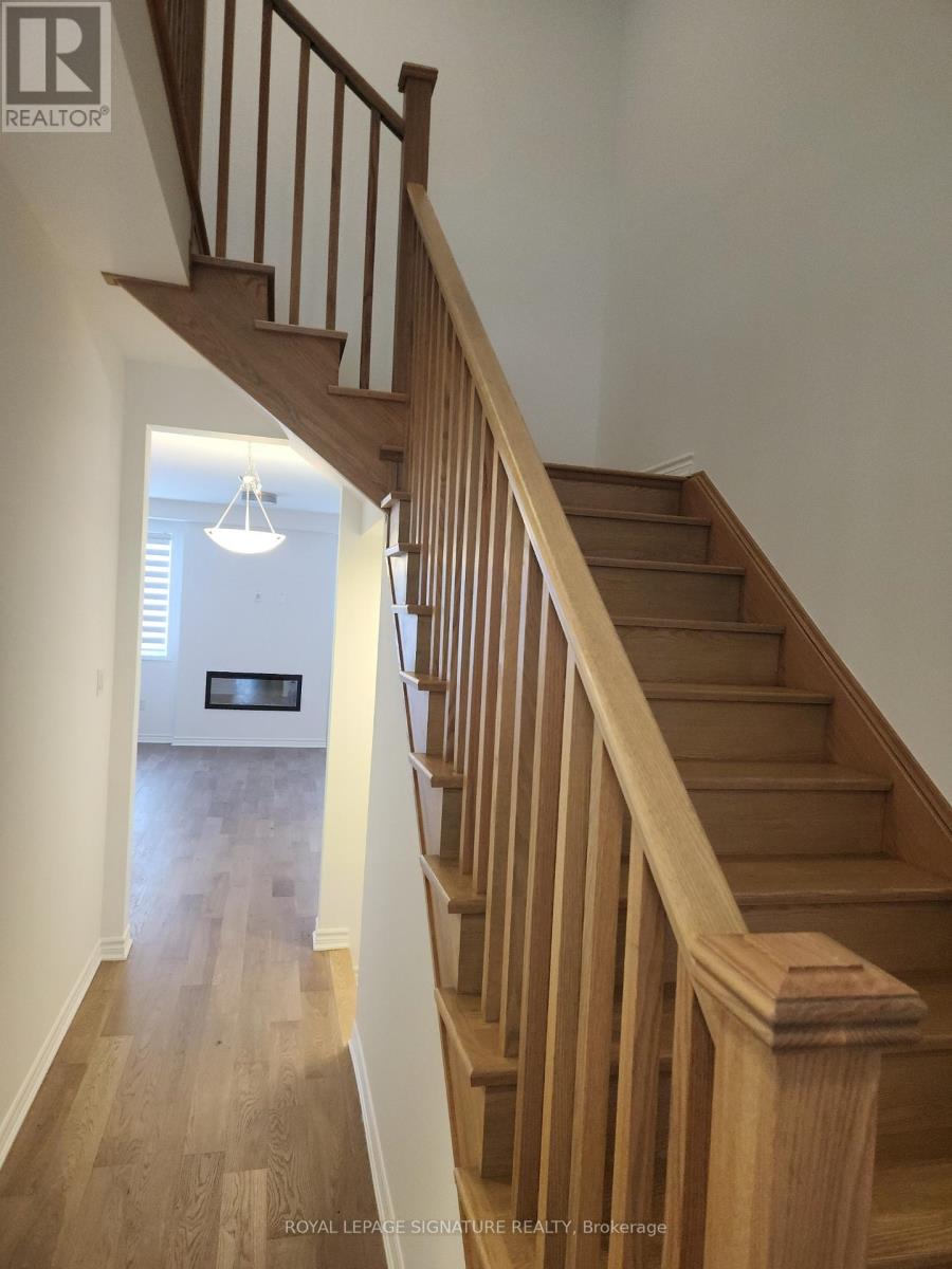 3218 Meadowridge Drive, Oakville, Ontario  L6H 8B4 - Photo 5 - W12823434