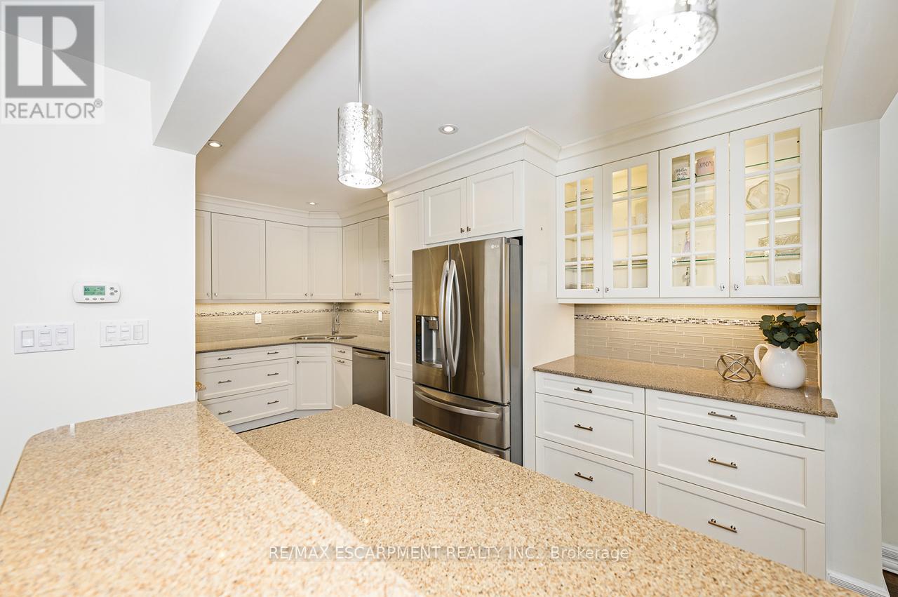 42 - 2301 Cavendish Drive, Burlington, Ontario  L7P 3M3 - Photo 5 - W12823444