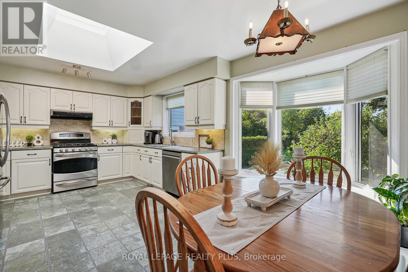 2335 Wyandotte Drive, Oakville, Ontario  L6L 2T4 - Photo 11 - W12823450