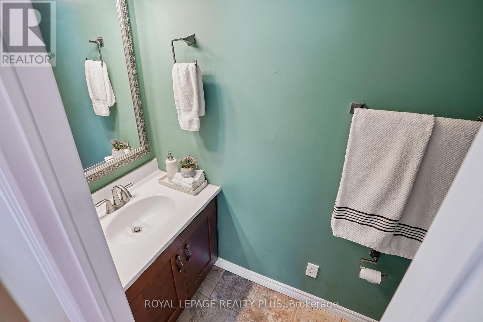 2335 Wyandotte Drive, Oakville, Ontario  L6L 2T4 - Photo 16 - W12823450