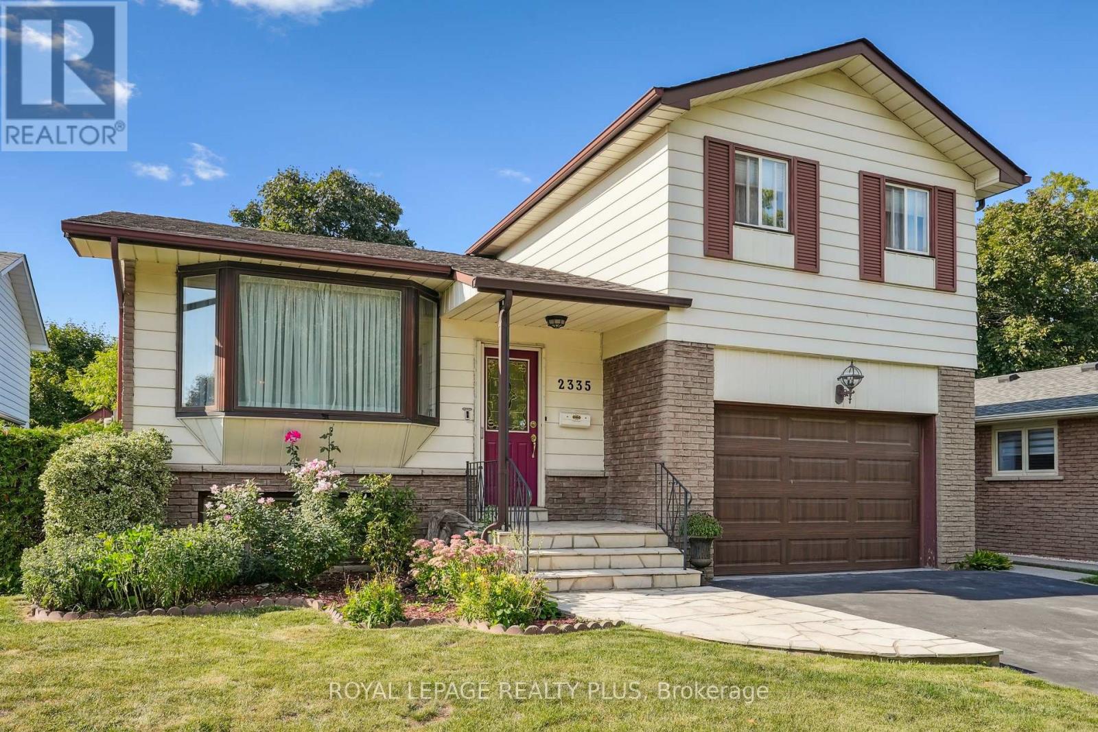 2335 Wyandotte Drive, Oakville, Ontario  L6L 2T4 - Photo 3 - W12823450