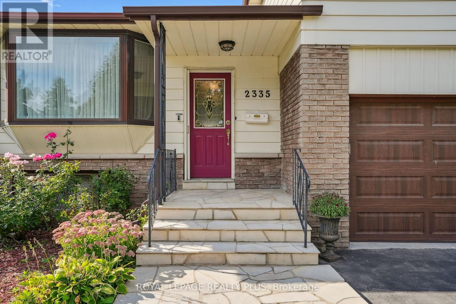 2335 Wyandotte Drive, Oakville, Ontario  L6L 2T4 - Photo 4 - W12823450