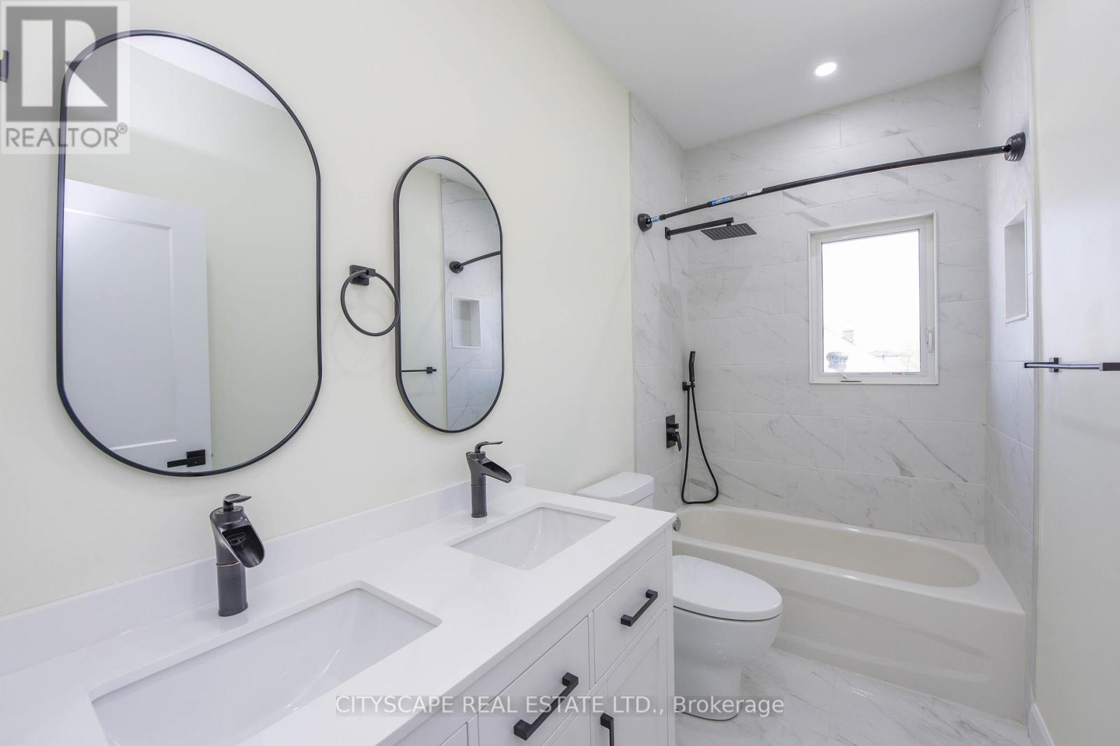 Upper - 3134 Merritt Avenue N, Mississauga, Ontario  L4T 1P3 - Photo 12 - W12823454