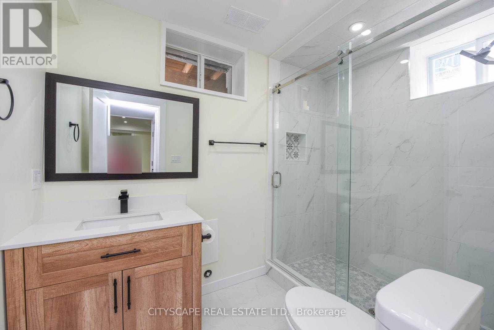 Upper - 3134 Merritt Avenue N, Mississauga, Ontario  L4T 1P3 - Photo 19 - W12823454