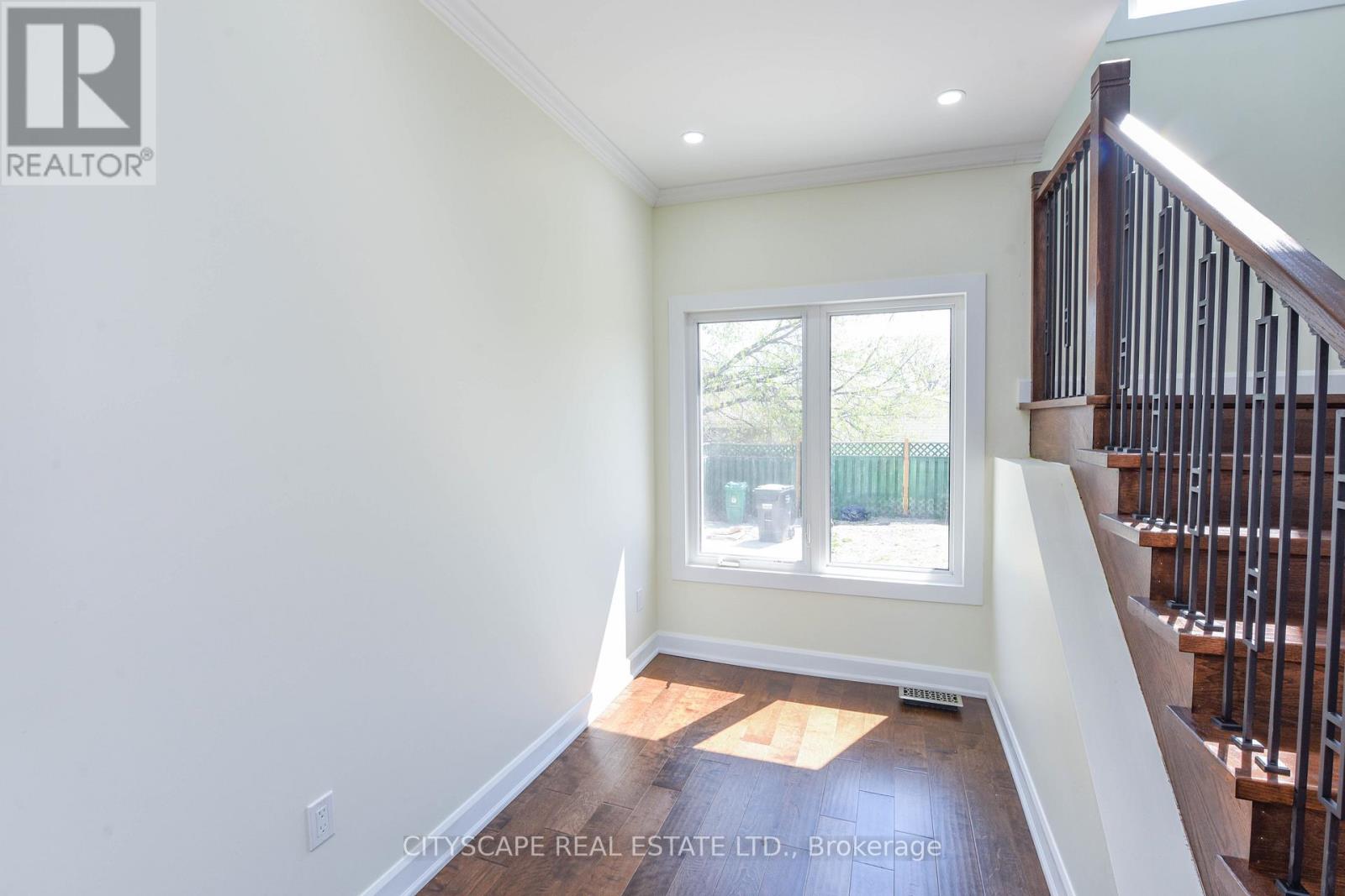 Upper - 3134 Merritt Avenue N, Mississauga, Ontario  L4T 1P3 - Photo 4 - W12823454