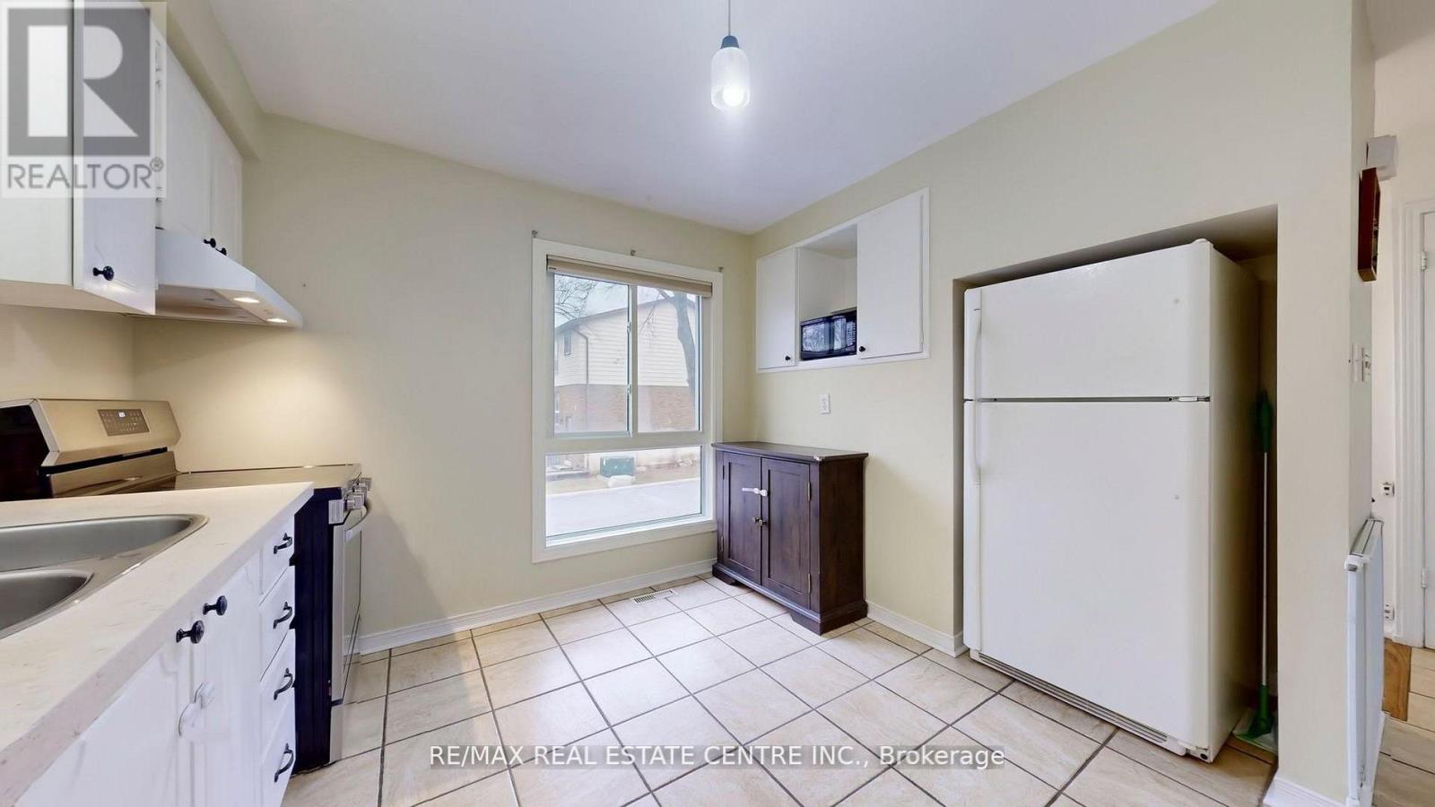 355 Ontario Street N, Milton, Ontario  L9T 3J3 - Photo 5 - W12823464