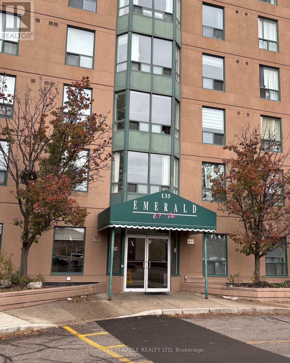 711 - 135 Hillcrest Avenue, Mississauga, Ontario  L5B 4B1 - Photo 2 - W12823474