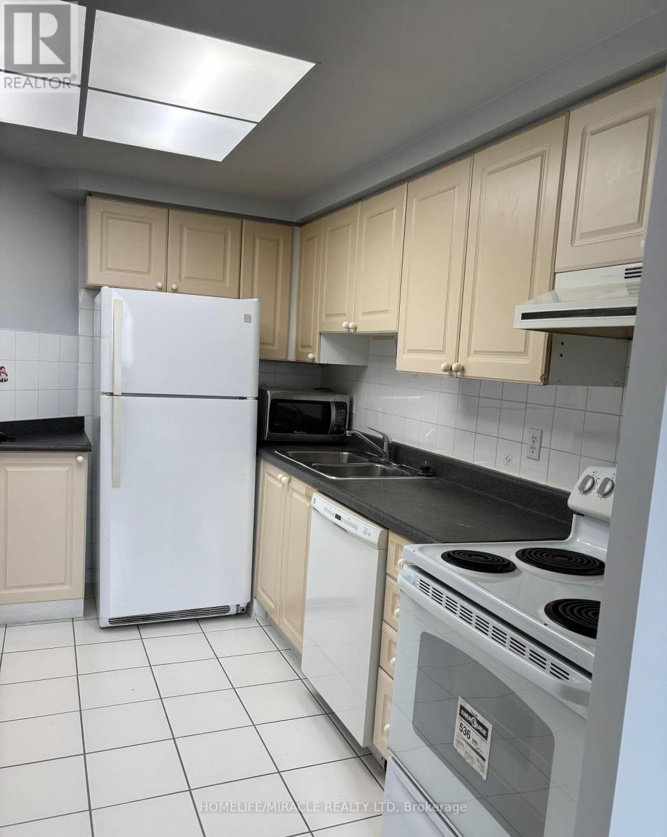 711 - 135 Hillcrest Avenue, Mississauga, Ontario  L5B 4B1 - Photo 4 - W12823474