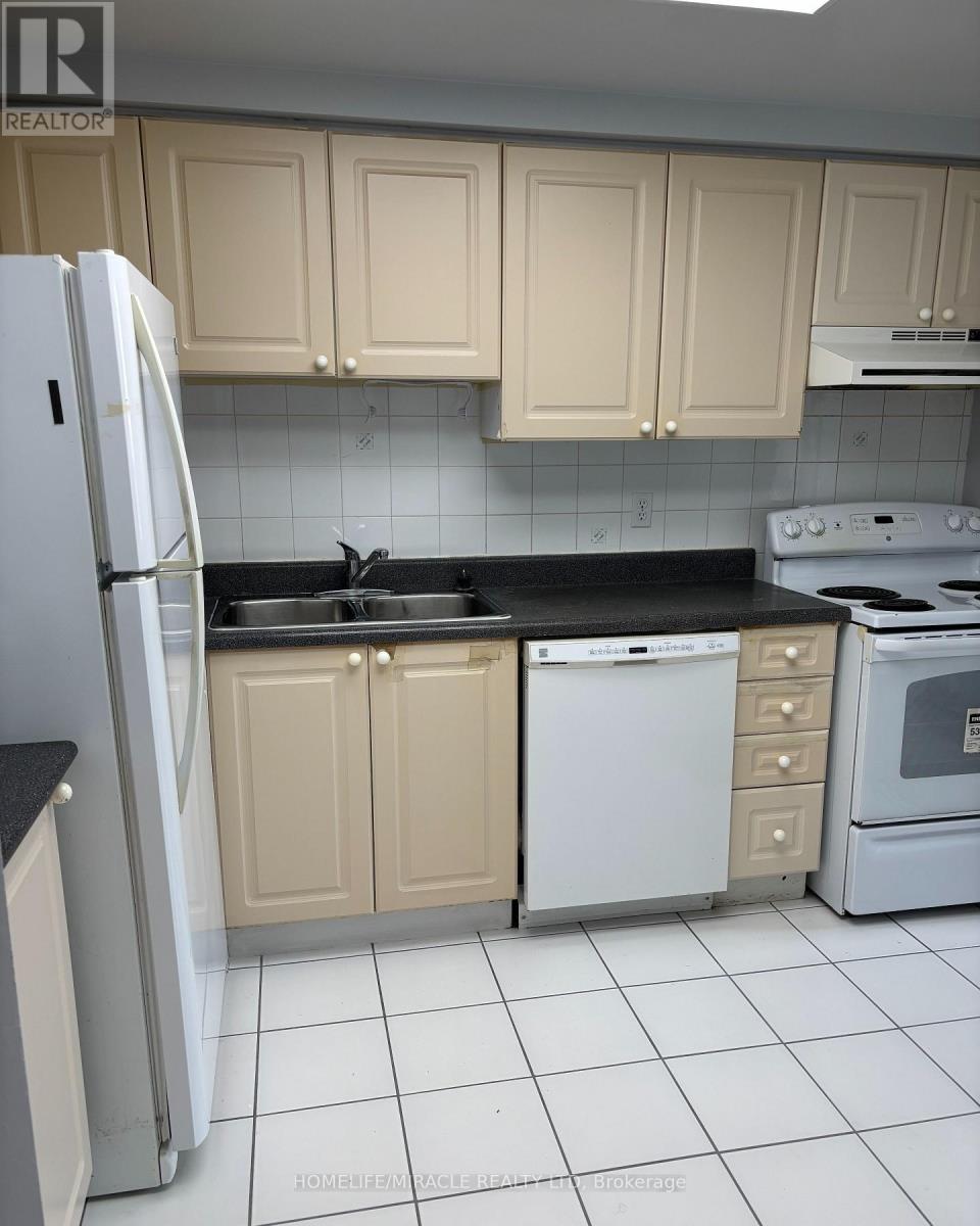 711 - 135 Hillcrest Avenue, Mississauga, Ontario  L5B 4B1 - Photo 5 - W12823474