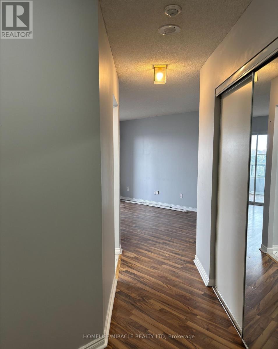 711 - 135 Hillcrest Avenue, Mississauga, Ontario  L5B 4B1 - Photo 6 - W12823474