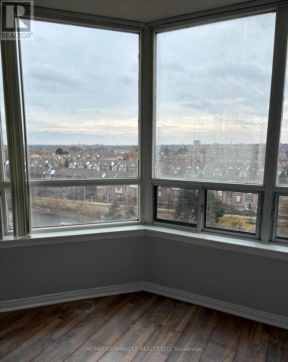 711 - 135 Hillcrest Avenue, Mississauga, Ontario  L5B 4B1 - Photo 8 - W12823474