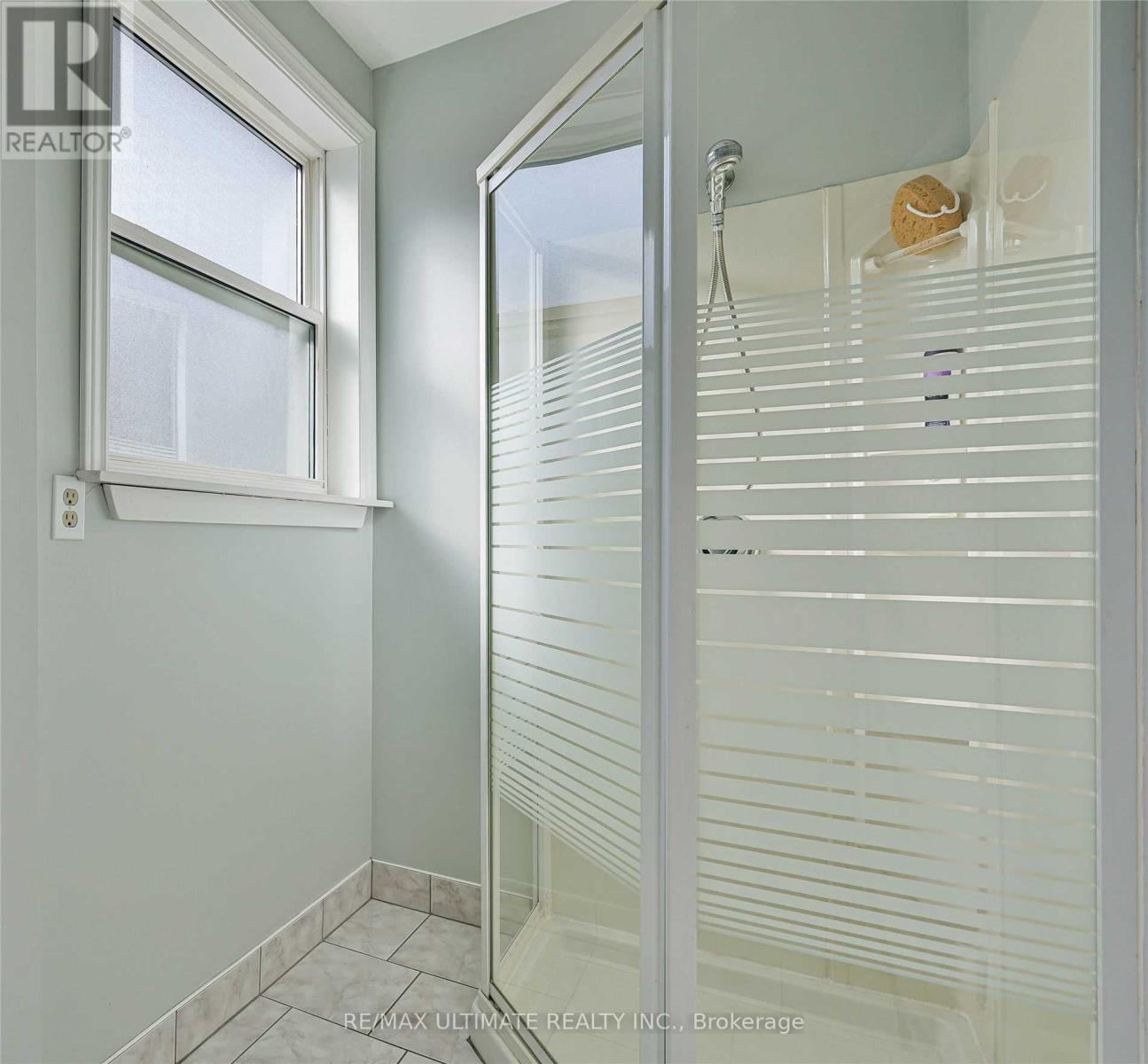 49 Fourth Street, Toronto, Ontario  M8V 2Y2 - Photo 10 - W12823488