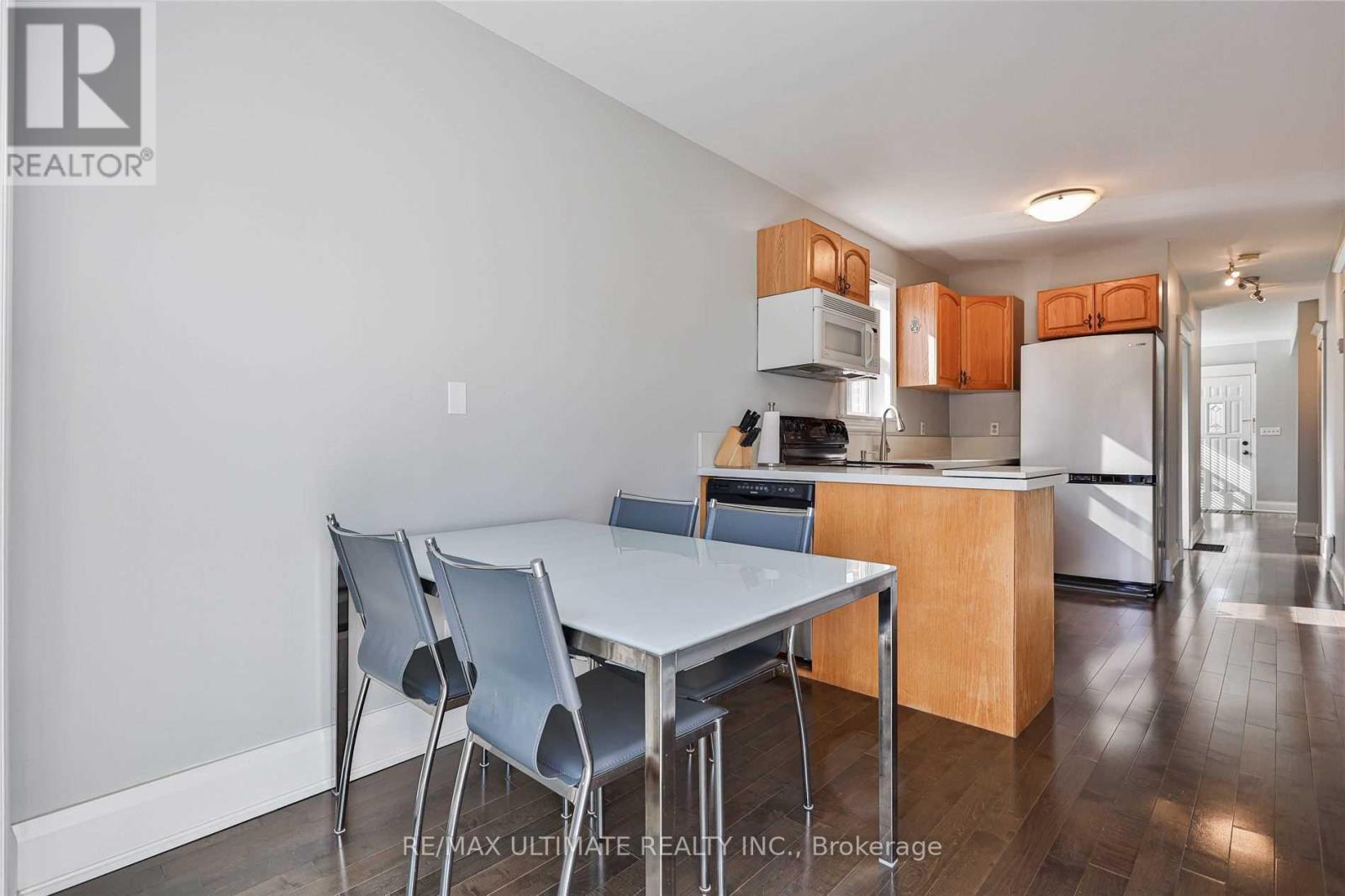 49 Fourth Street, Toronto, Ontario  M8V 2Y2 - Photo 5 - W12823488