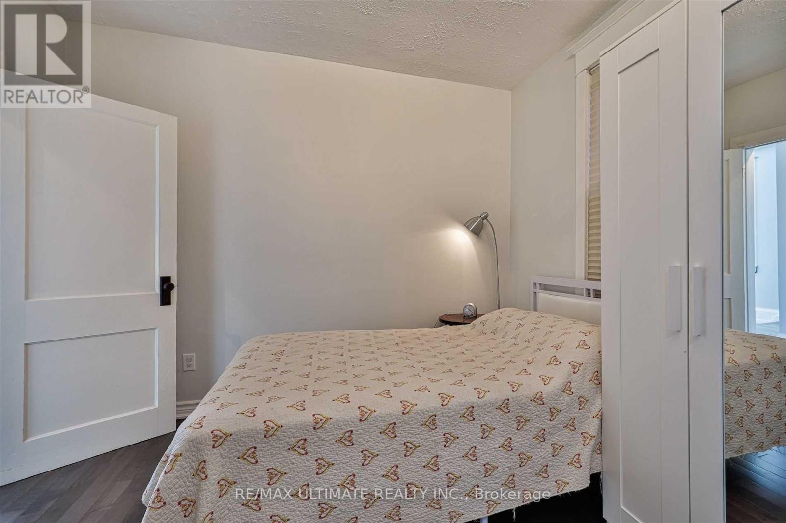 49 Fourth Street, Toronto, Ontario  M8V 2Y2 - Photo 7 - W12823488