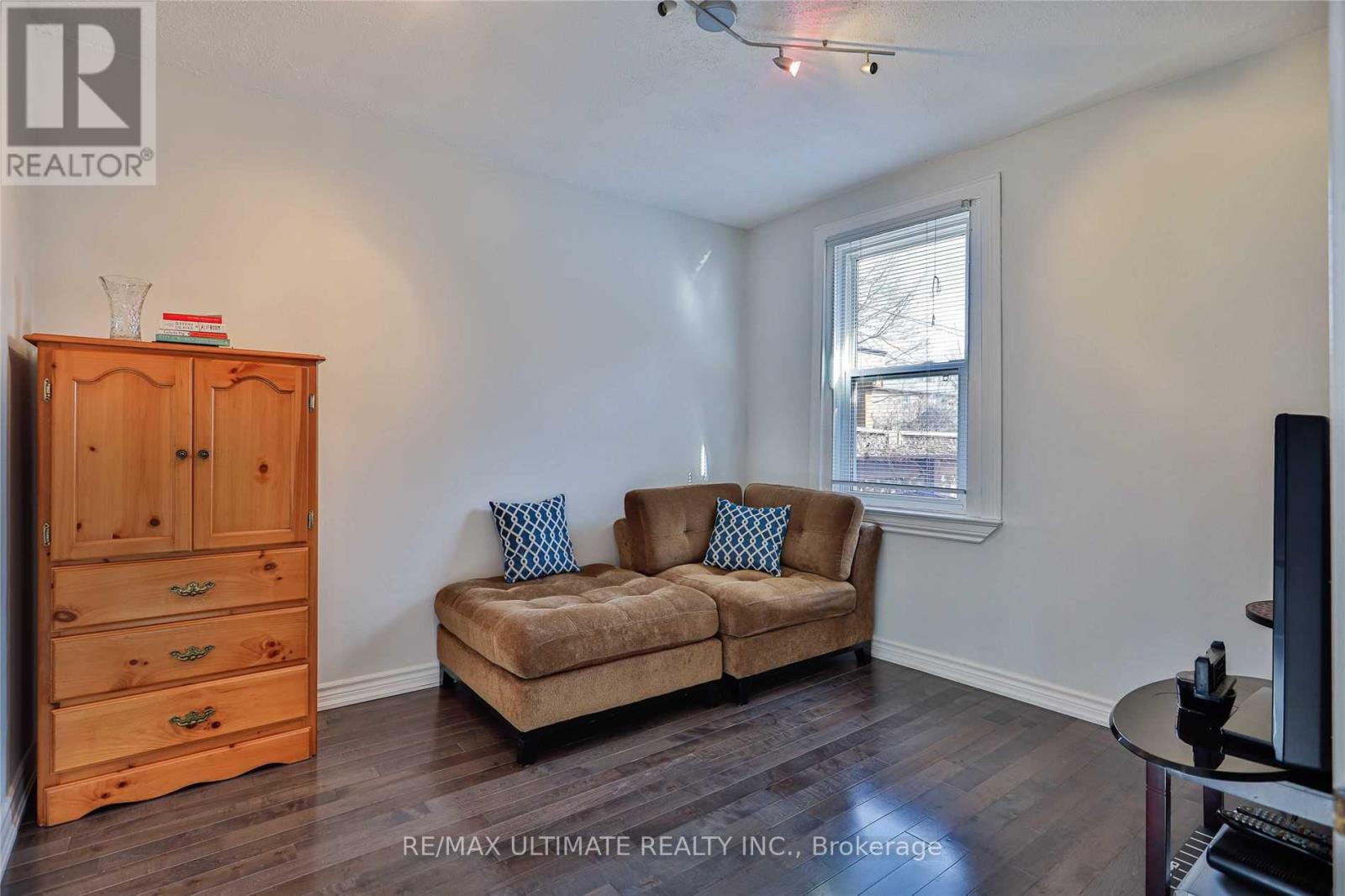 49 Fourth Street, Toronto, Ontario  M8V 2Y2 - Photo 8 - W12823488