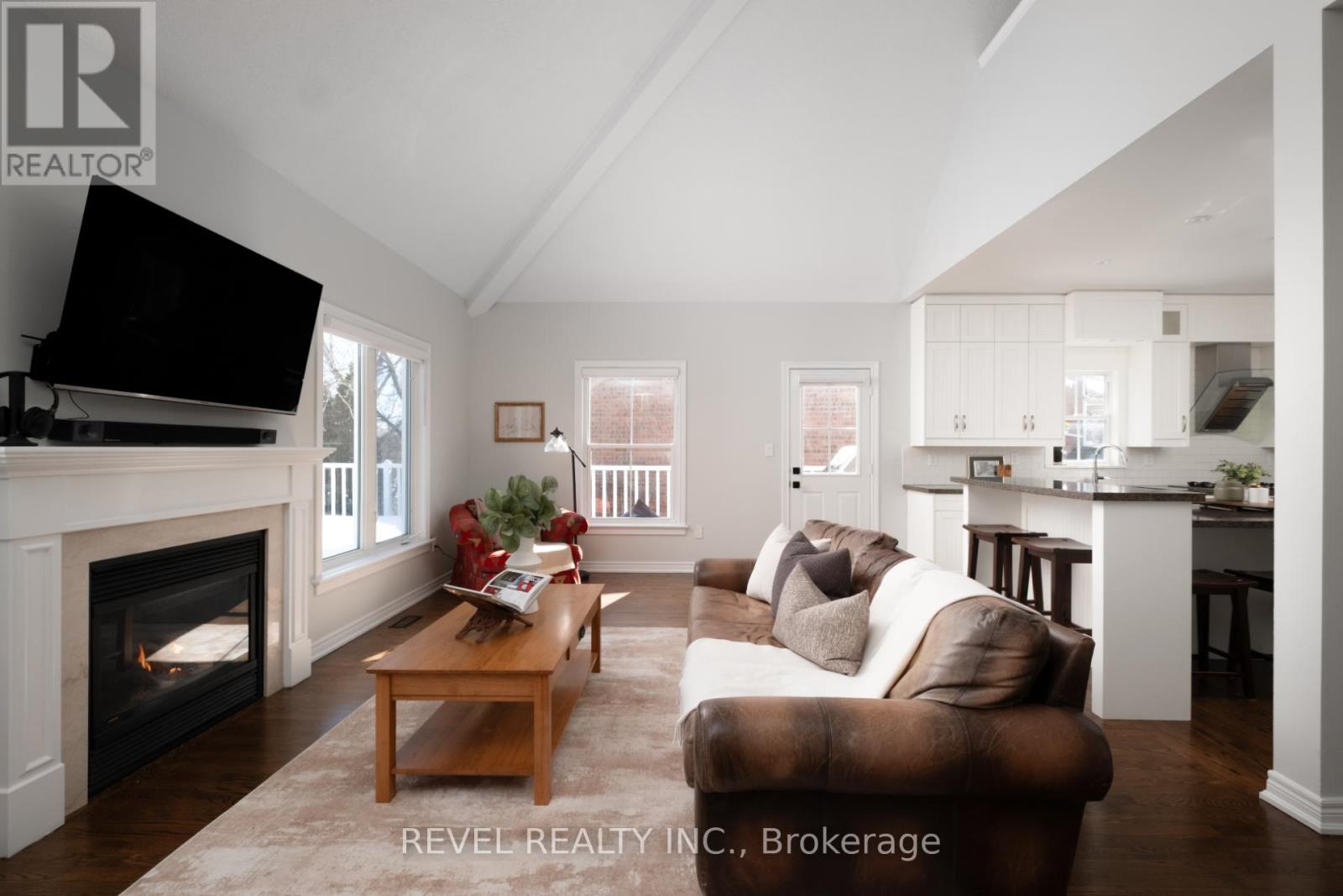 54 North Riverdale Drive, Caledon, Ontario  L7C 3K3 - Photo 13 - W12823518