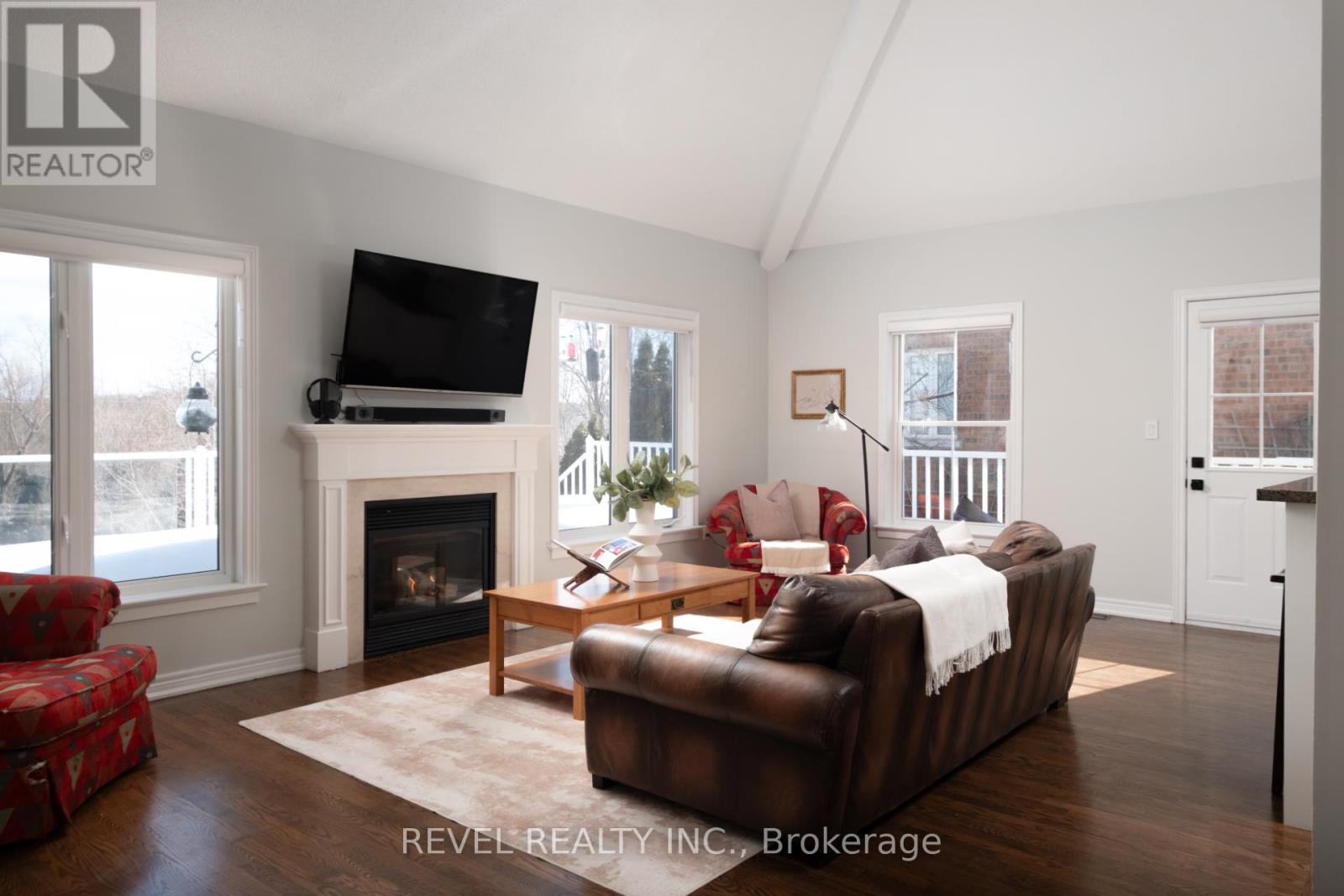 54 North Riverdale Drive, Caledon, Ontario  L7C 3K3 - Photo 14 - W12823518